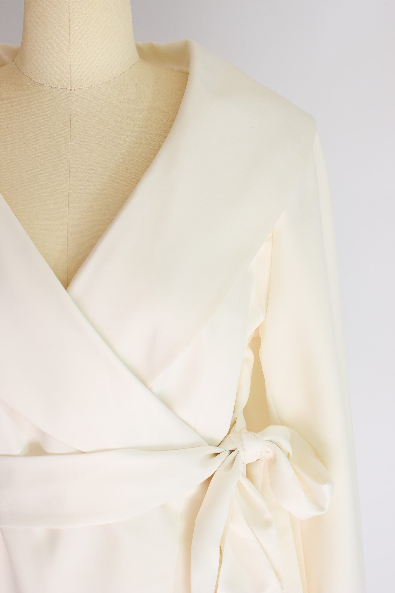 1990s Cream Wide-Collar Wrap Jacket | L