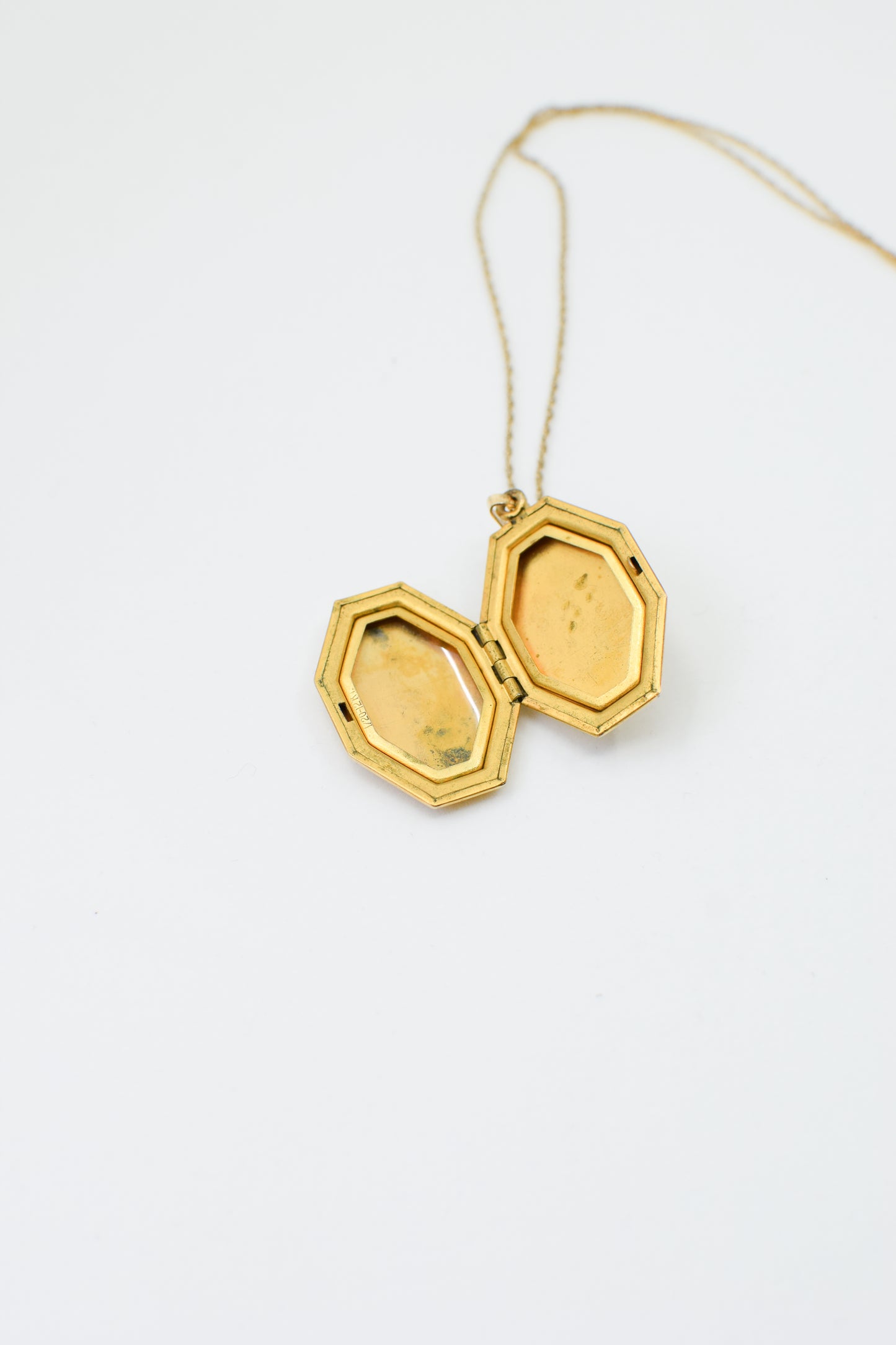 Antique 12kt Goldfill Octagonal Locket | Initial R