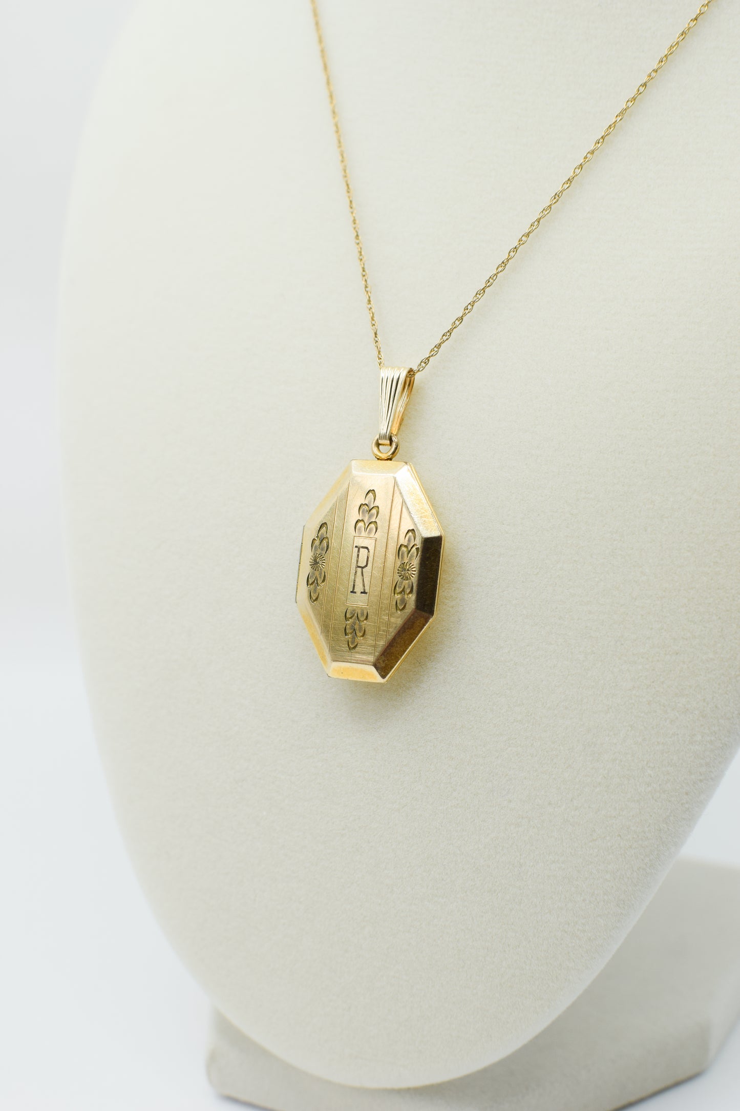 Antique 12kt Goldfill Octagonal Locket | Initial R