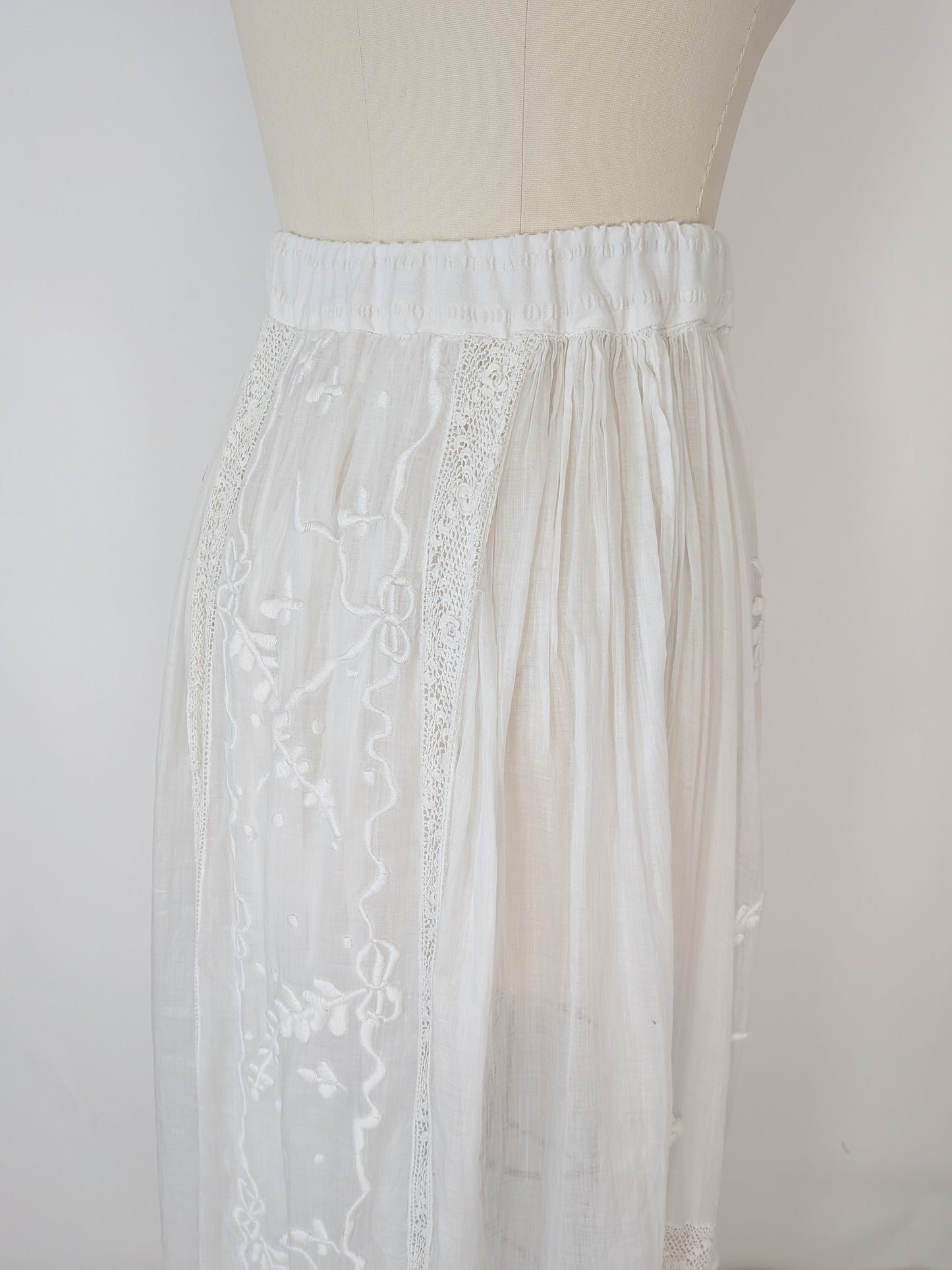 Antique Edwardian White Work and Lace Skirt | XS/S