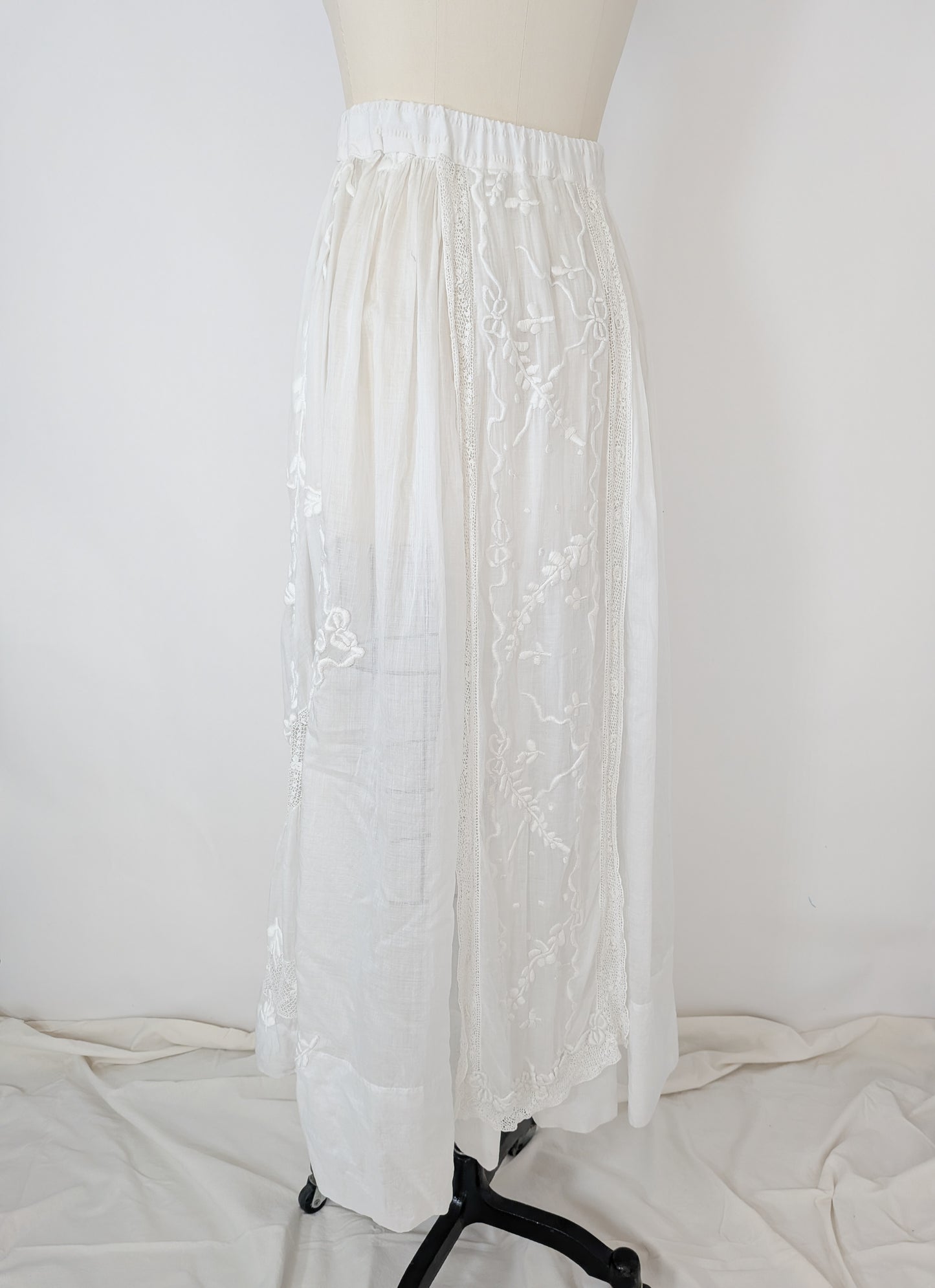 Antique Edwardian White Work and Lace Skirt | XS/S