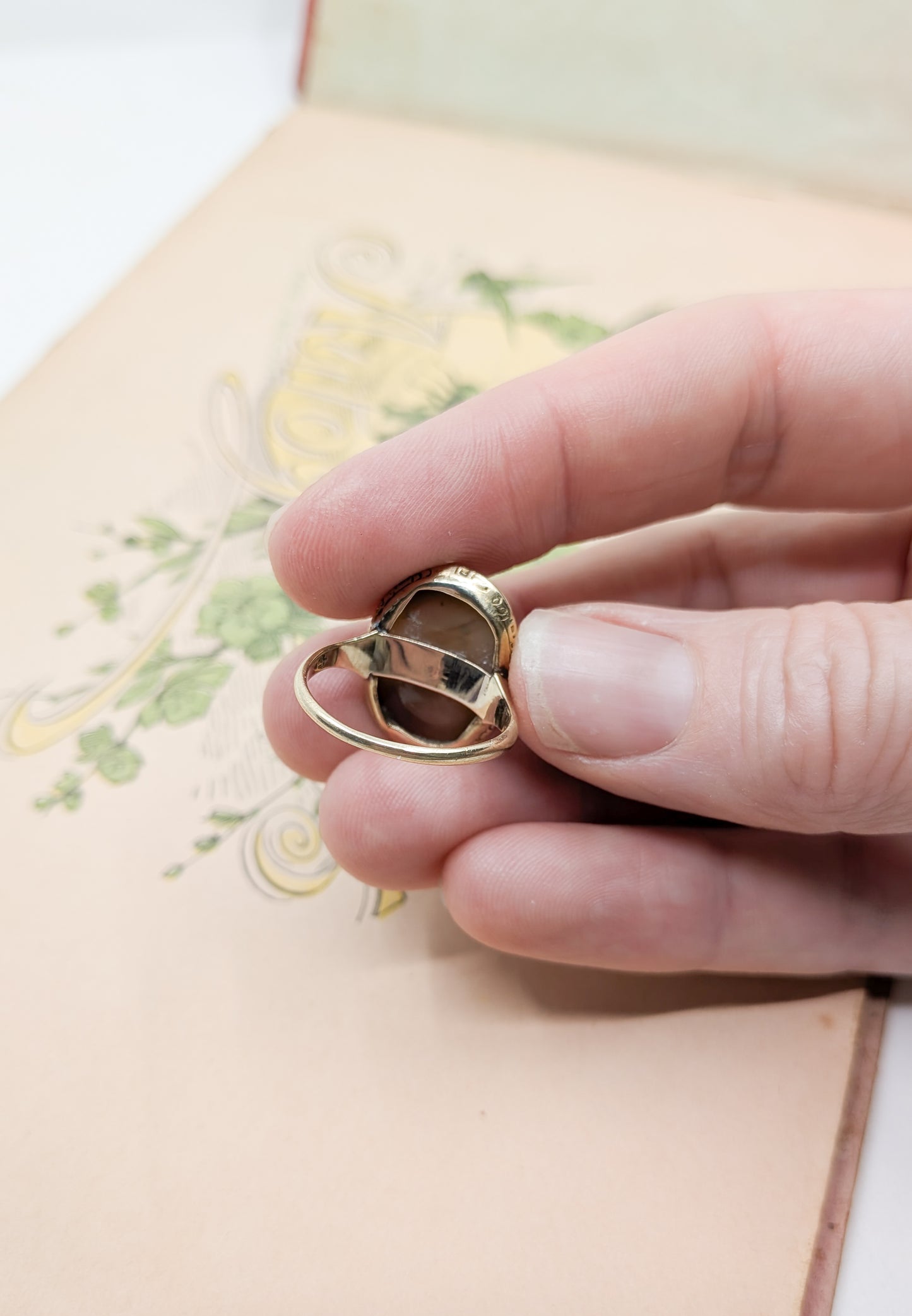 Antique 14kt Gold and Agate Dress Ring | US 6