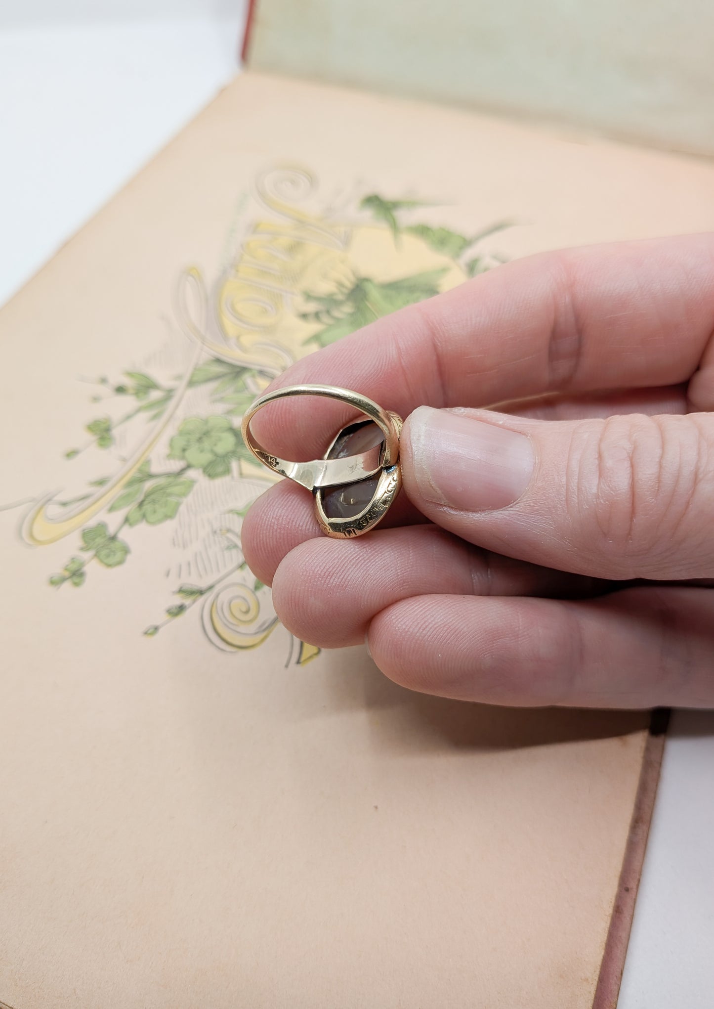 Antique 14kt Gold and Agate Dress Ring | US 6