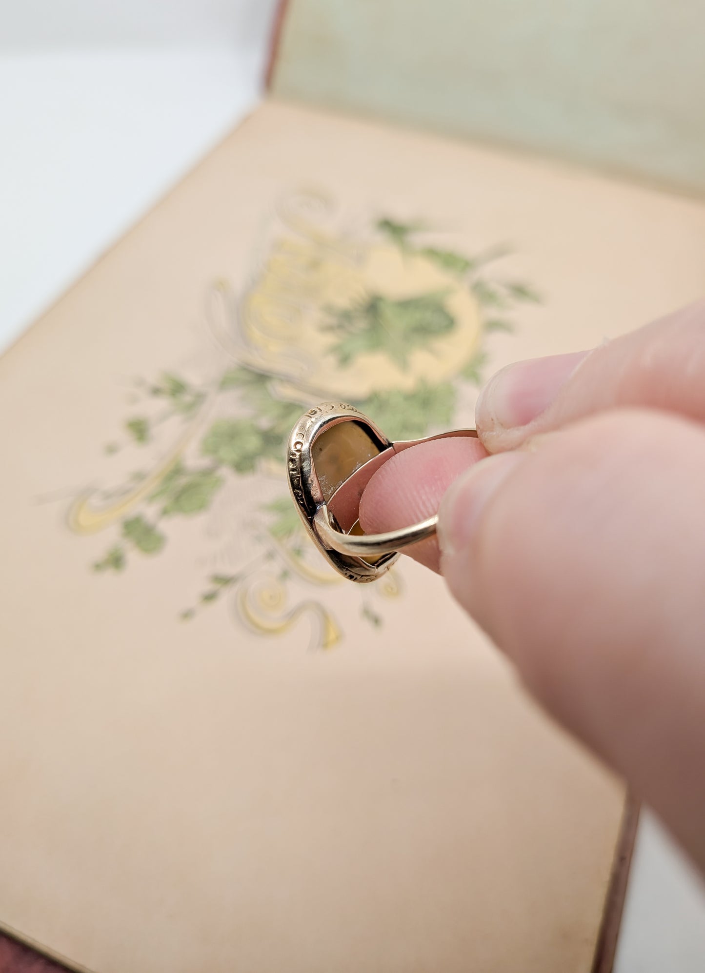 Antique 14kt Gold and Agate Dress Ring | US 6
