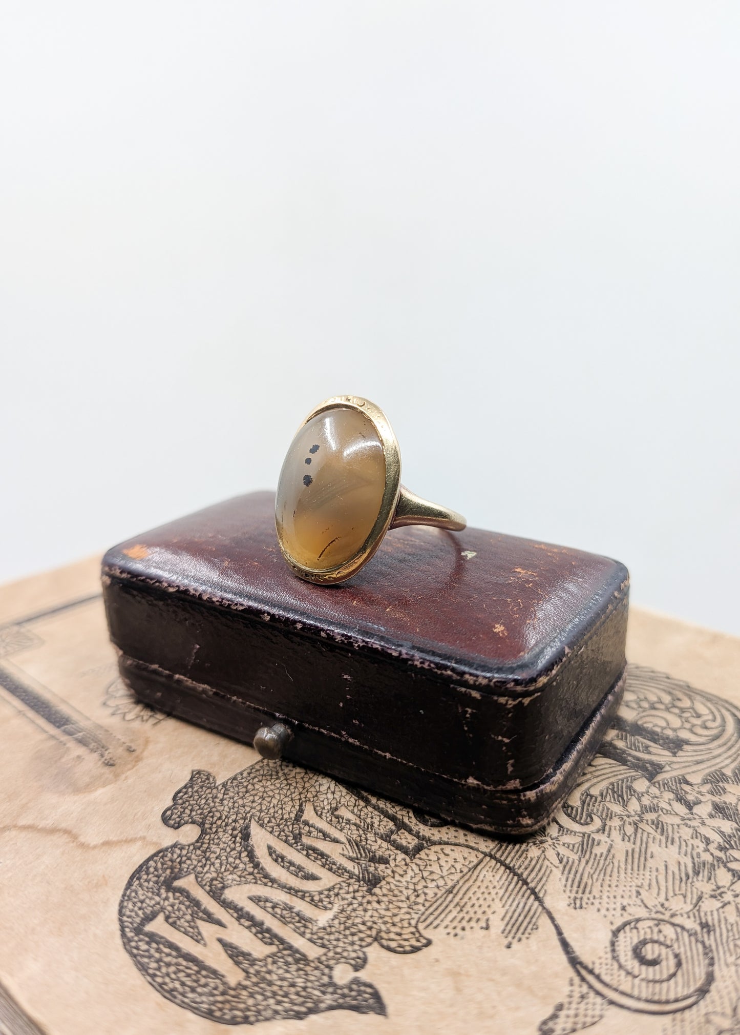 Antique 14kt Gold and Agate Dress Ring | US 6