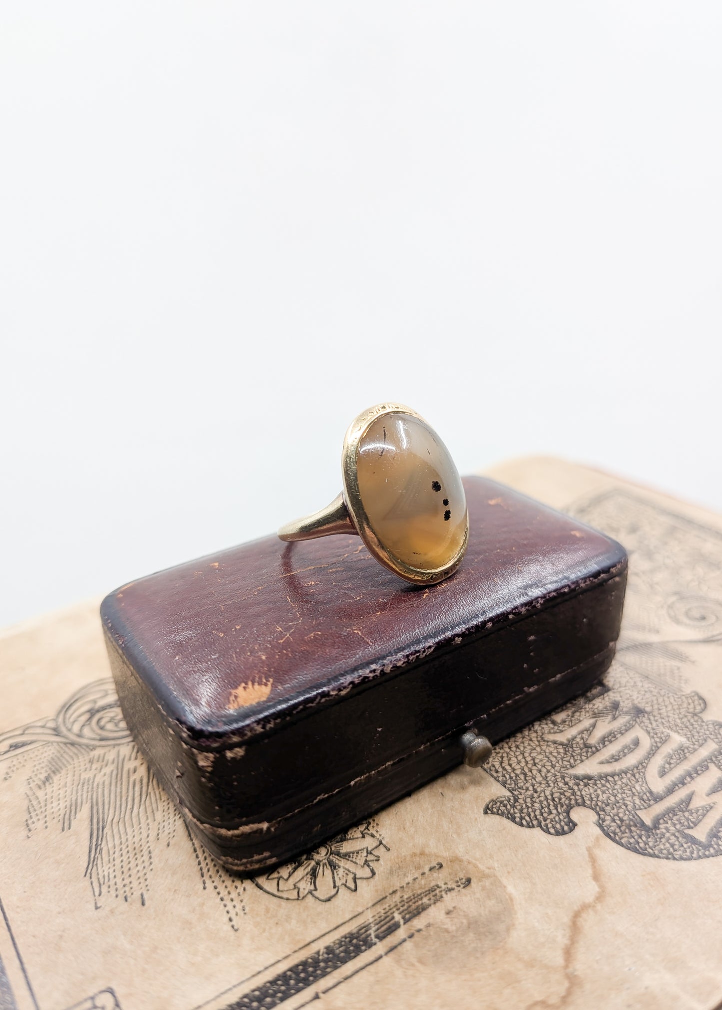 Antique 14kt Gold and Agate Dress Ring | US 6