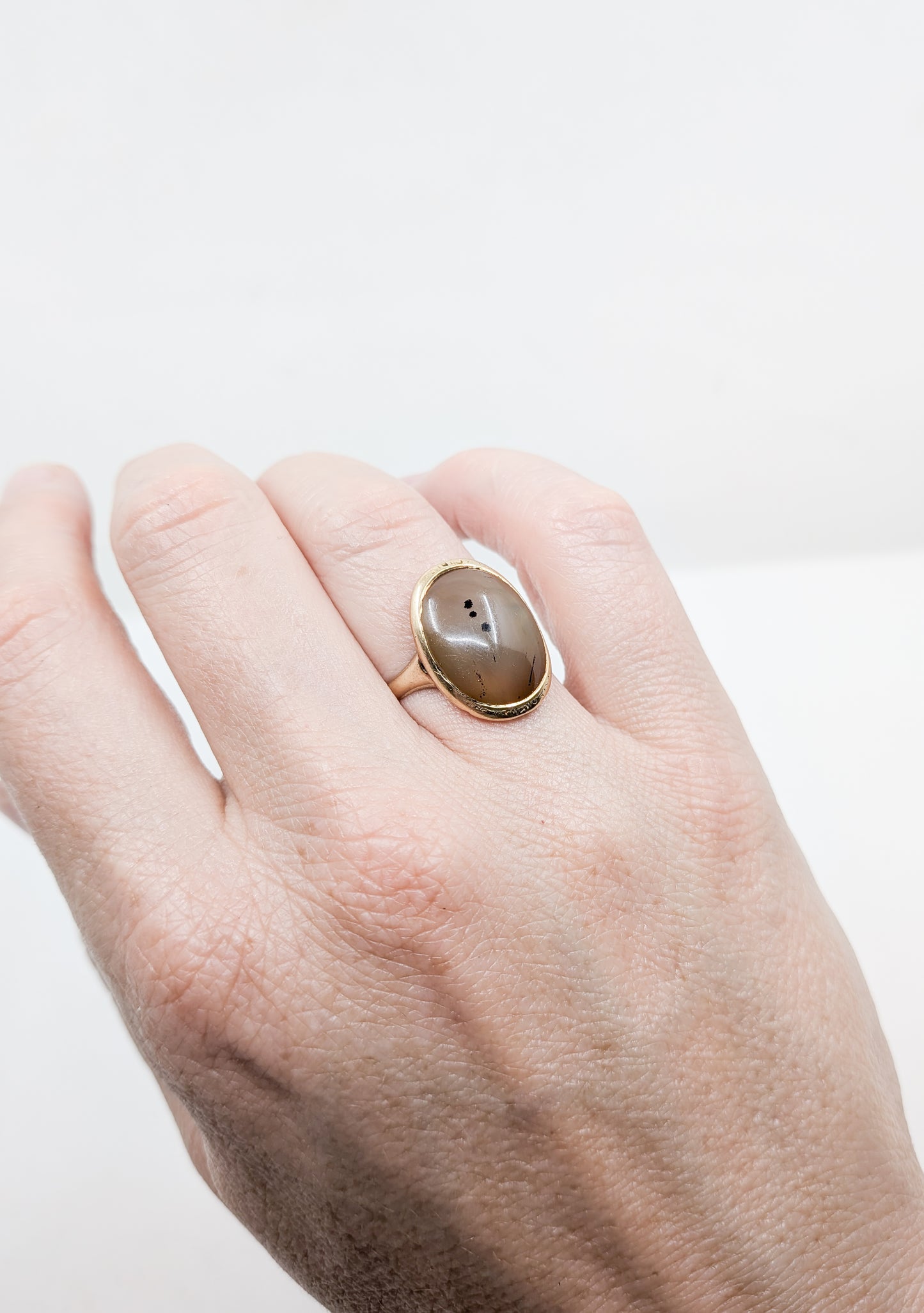 Antique 14kt Gold and Agate Dress Ring | US 6