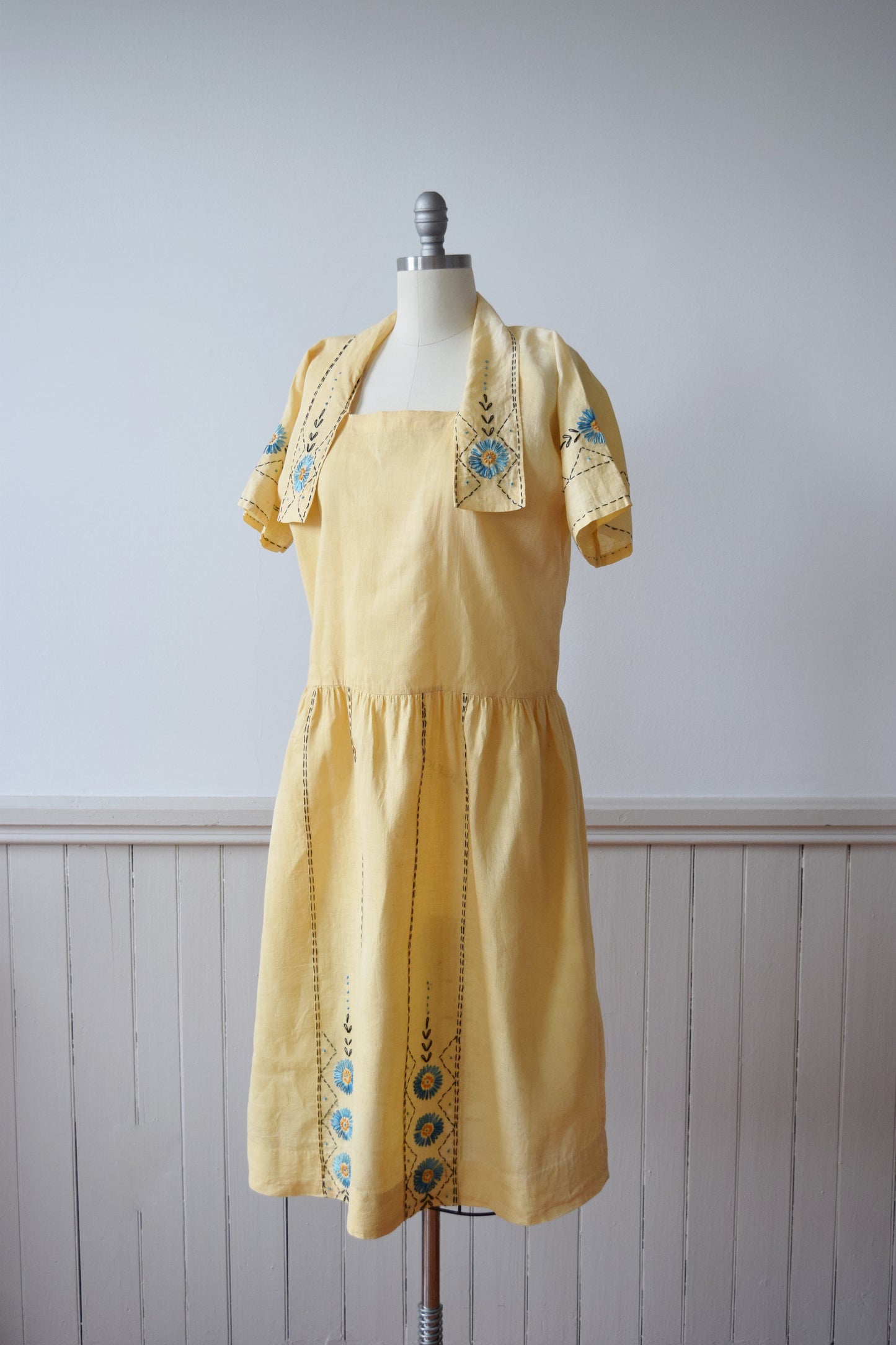 1920s Floral Embroidered Linen Frock | Kit Dress