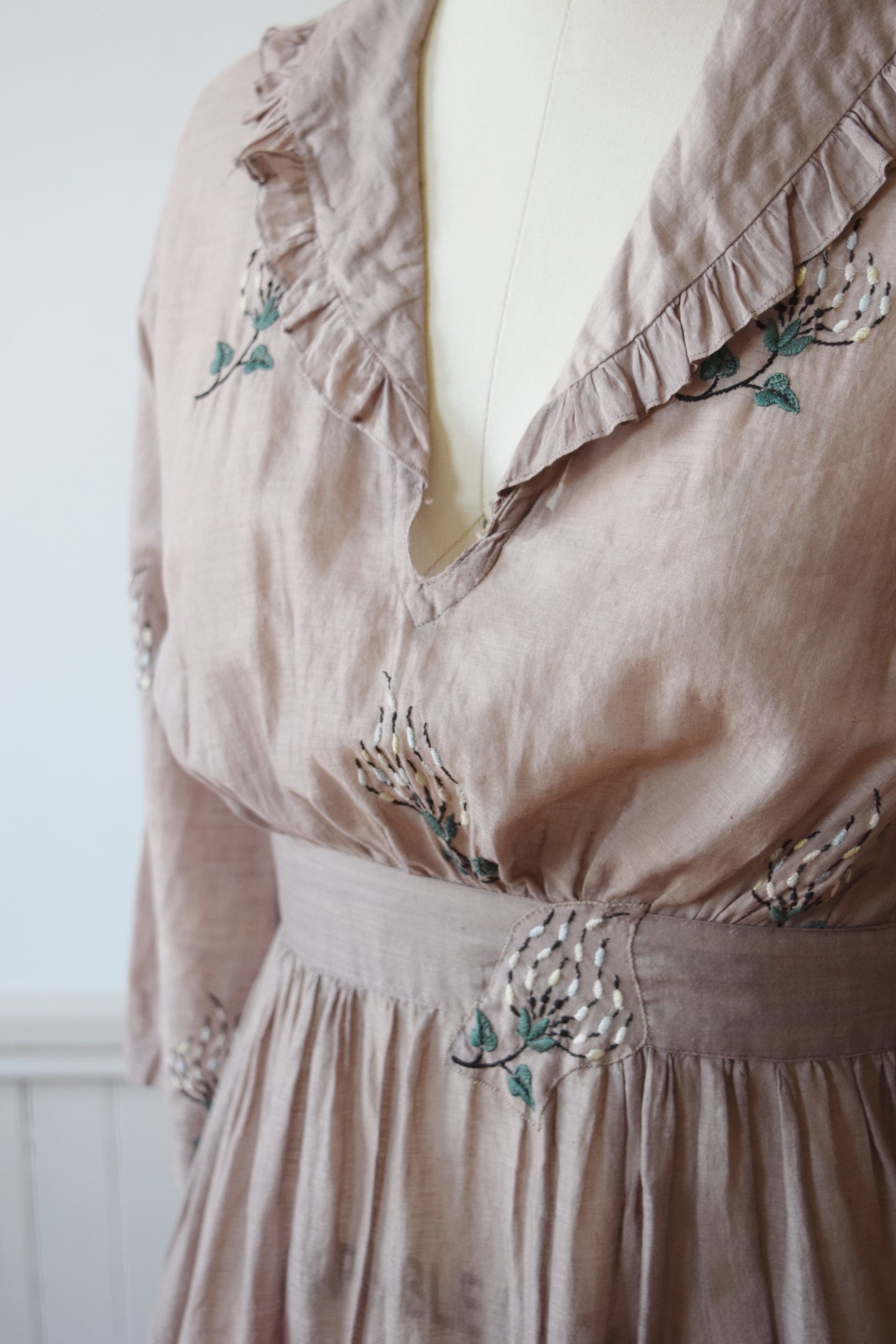 Antique Dove Grey Embroidered Dress | C. 1910 | XS/P