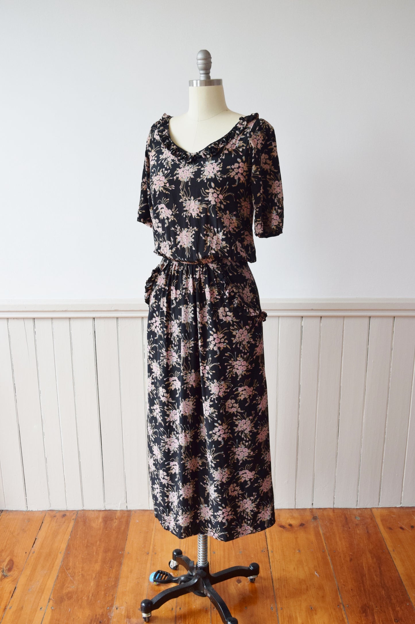 1970s/1980s Gina Fratini Dark Floral Silk Dress | S
