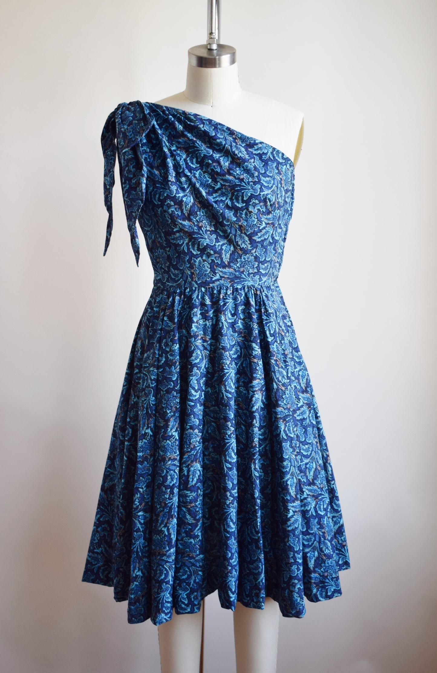 1950s Cotton Paisley One-Shoulder Dress | XS