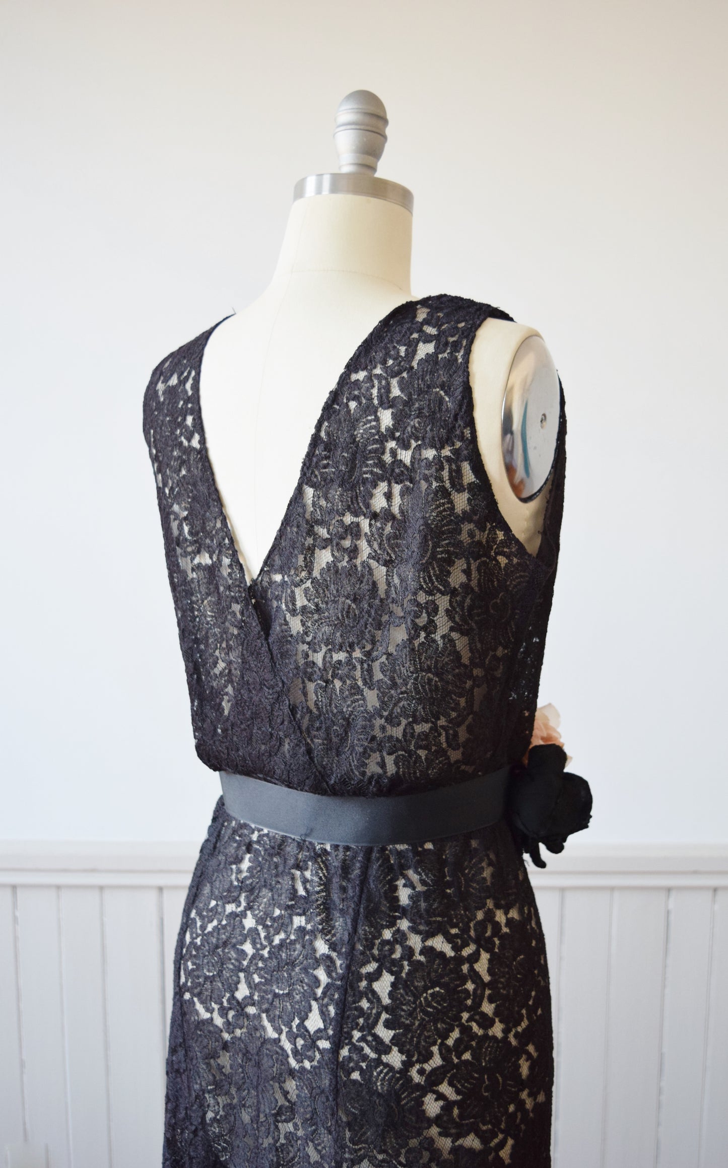 Early 1930s Black Lace V-neck Gown | M/L