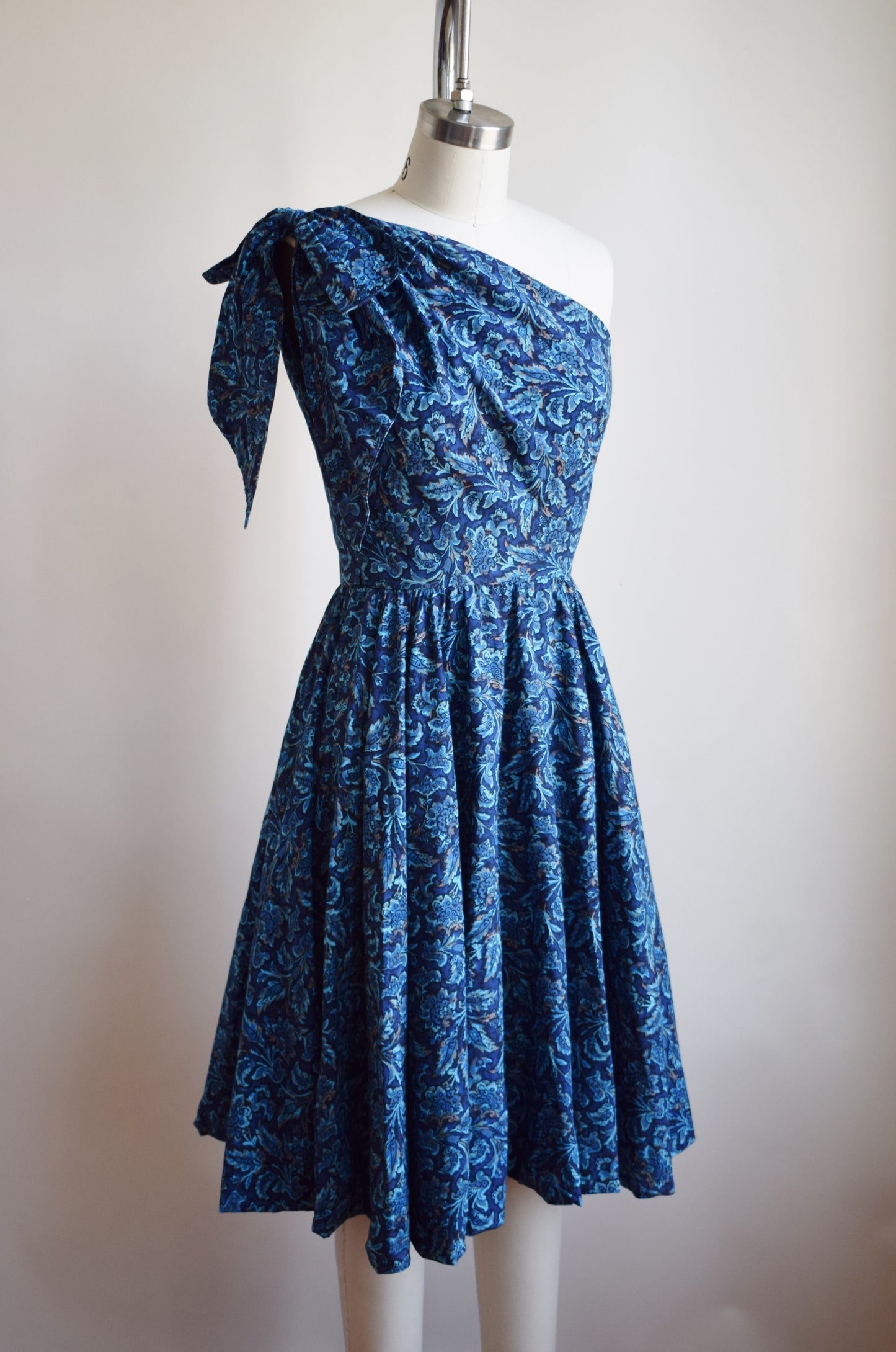 1950s Cotton Paisley One-Shoulder Dress | XS