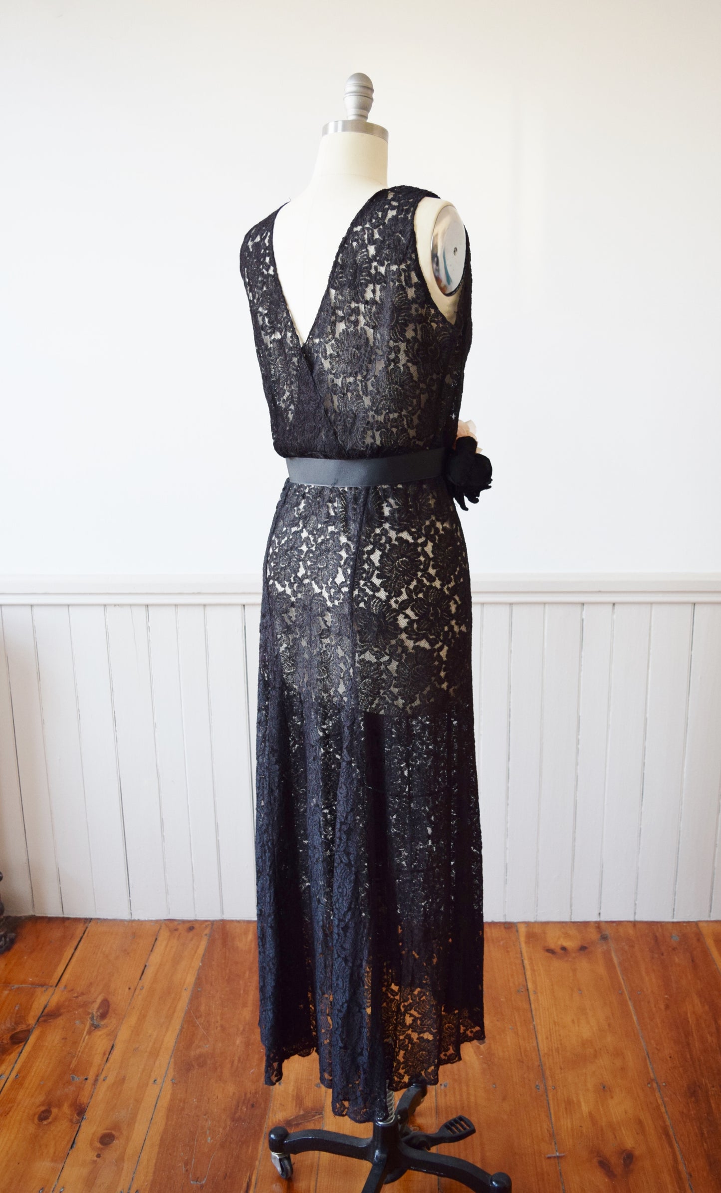 Early 1930s Black Lace V-neck Gown | M/L