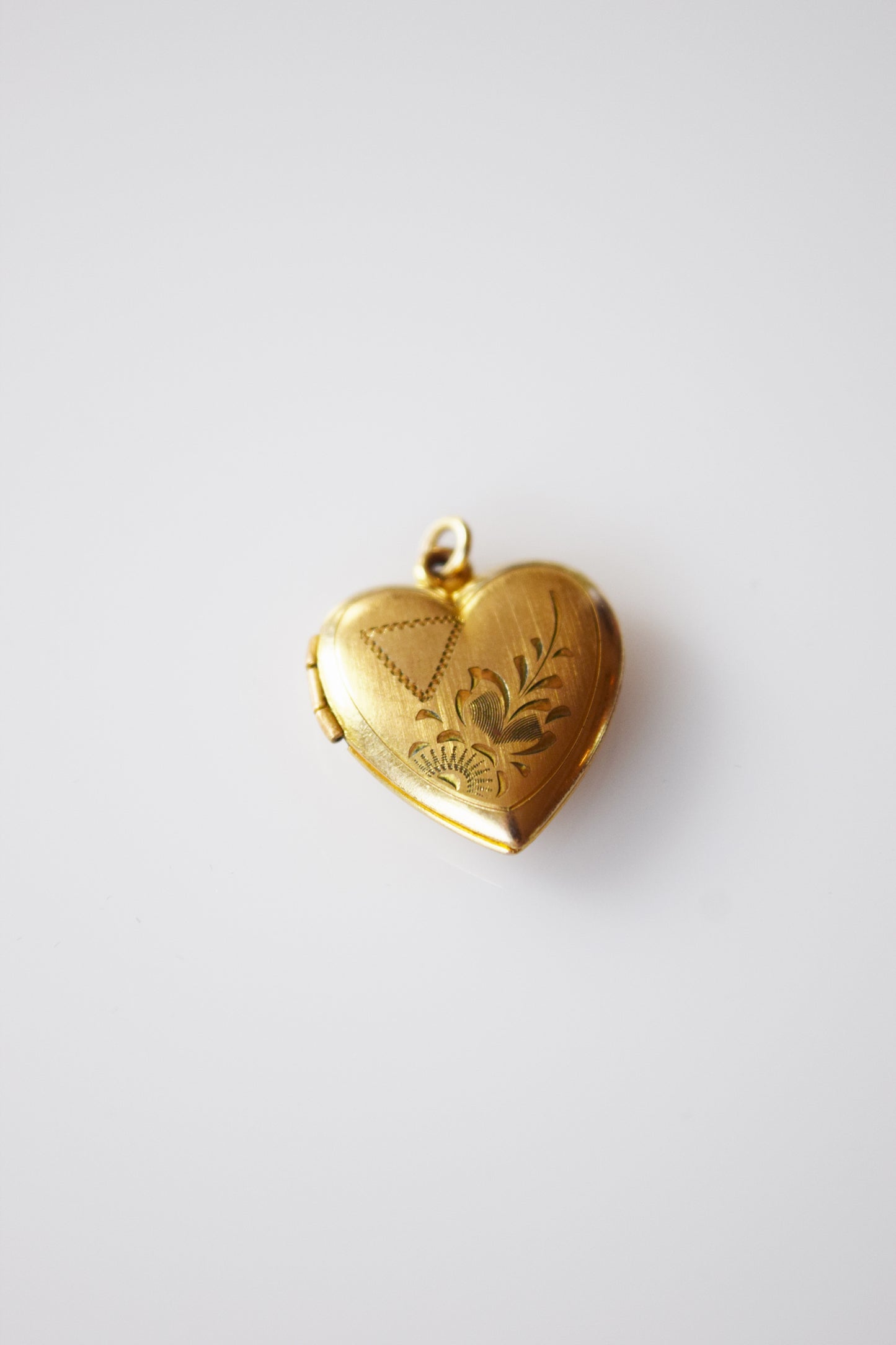 Vintage Heart Shaped Locket | Floral and Nabla Cartouche