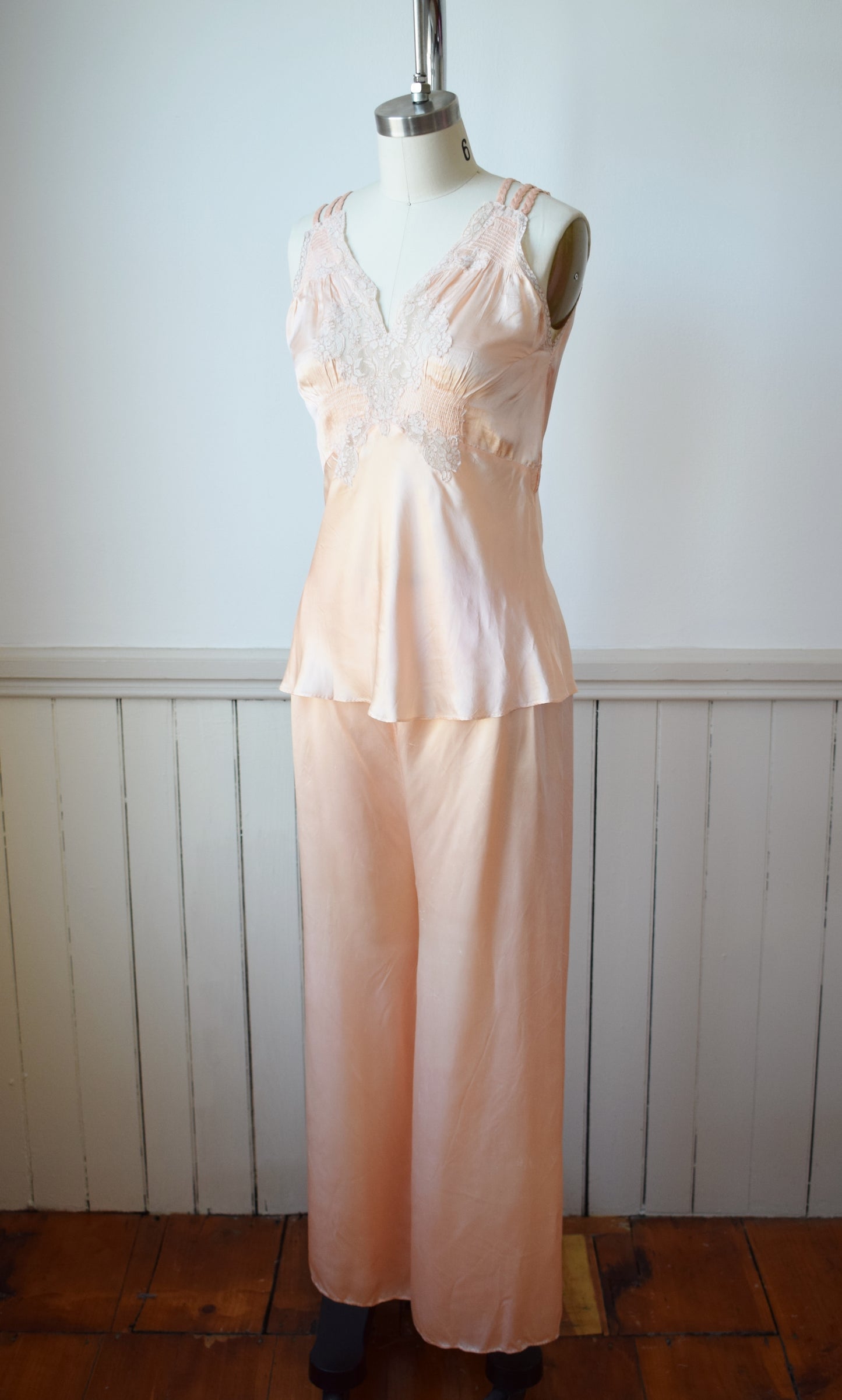 1930s/40s Peachy Satin and Lace Pajama Set | M