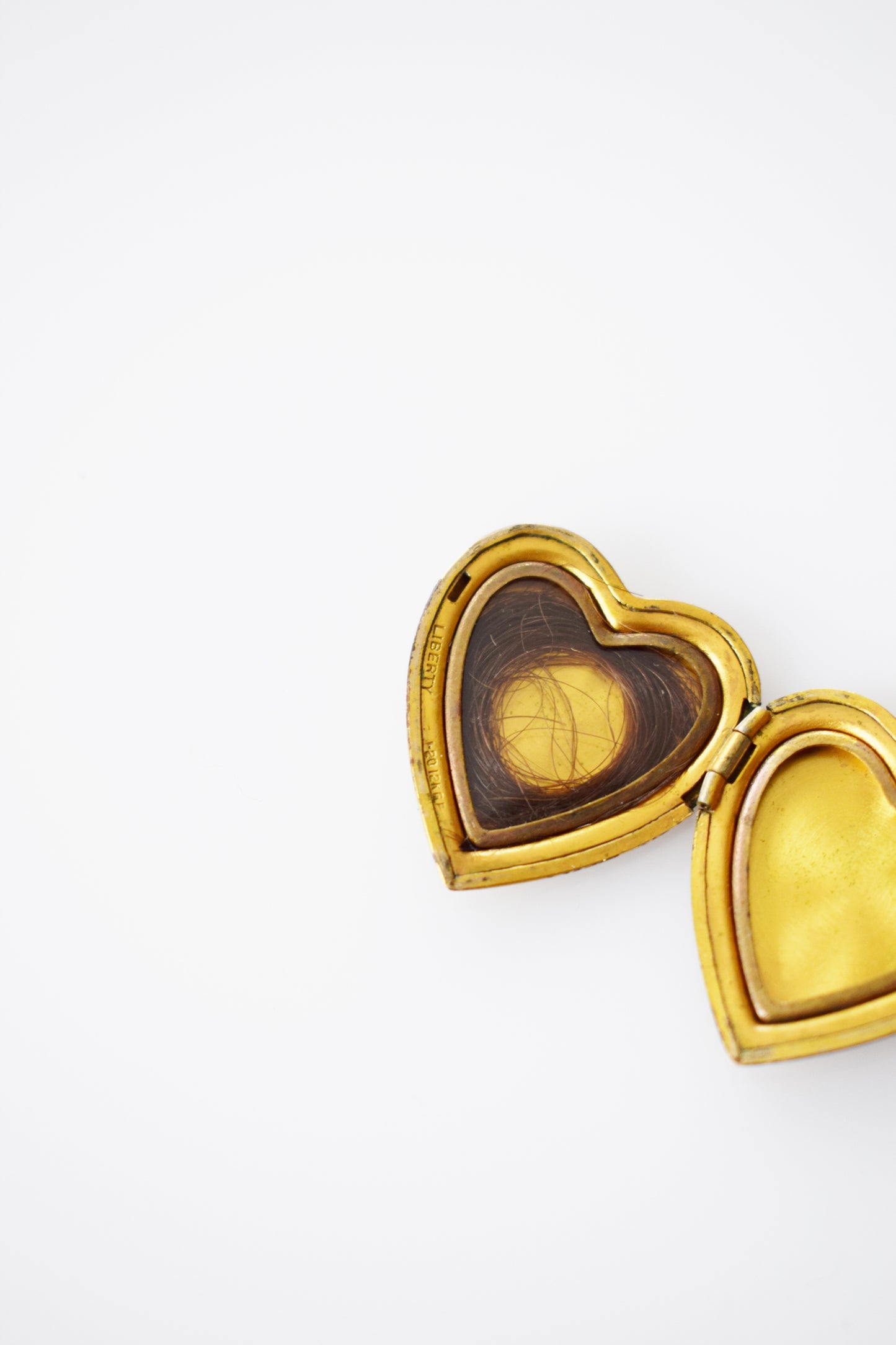 1940s Gold Heart Shaped Locket | Forget-Me-Not