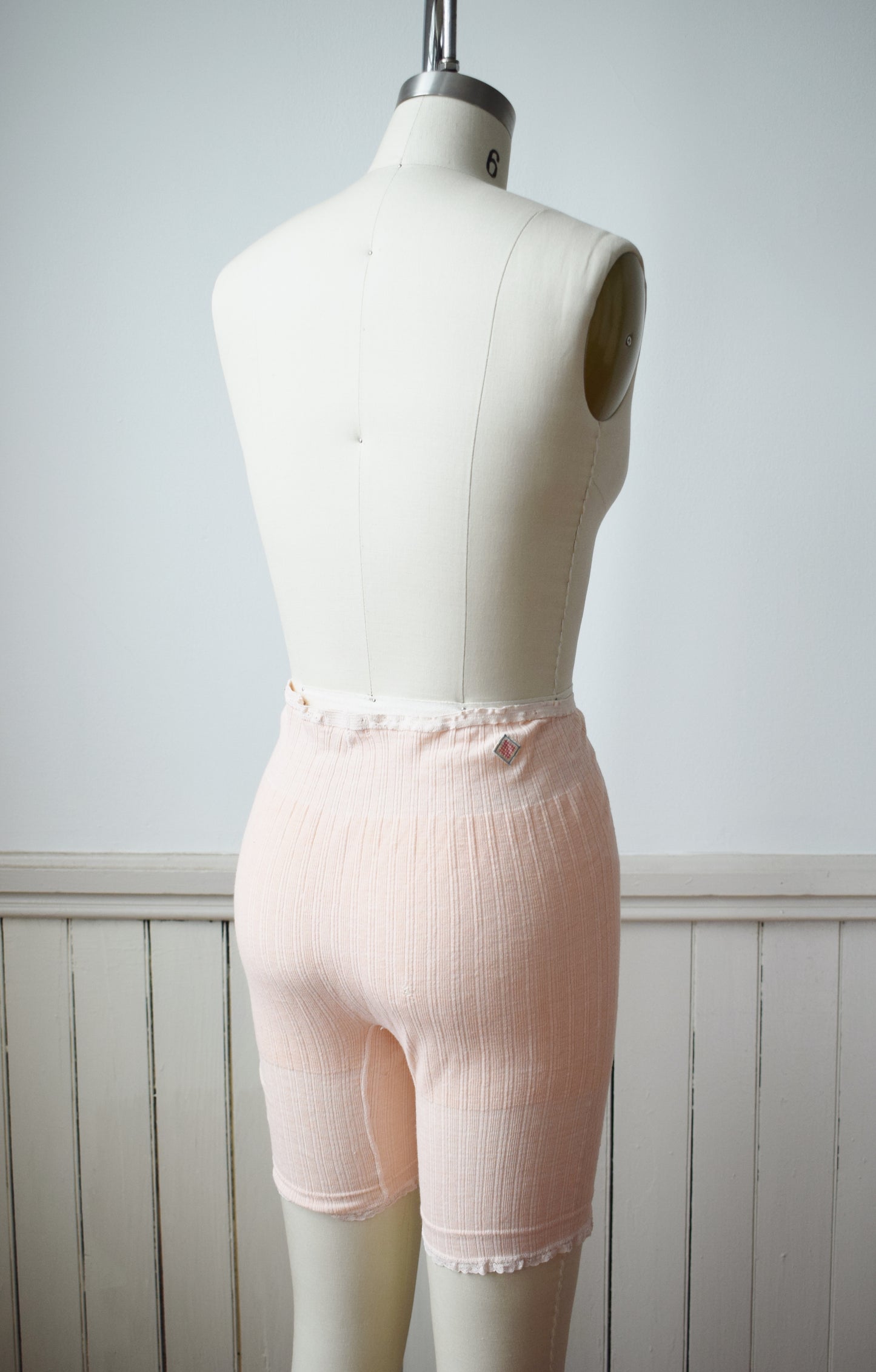 1940s Peachy Pink Knit Shorts by Pilgrim | 2 Patches | XS/S