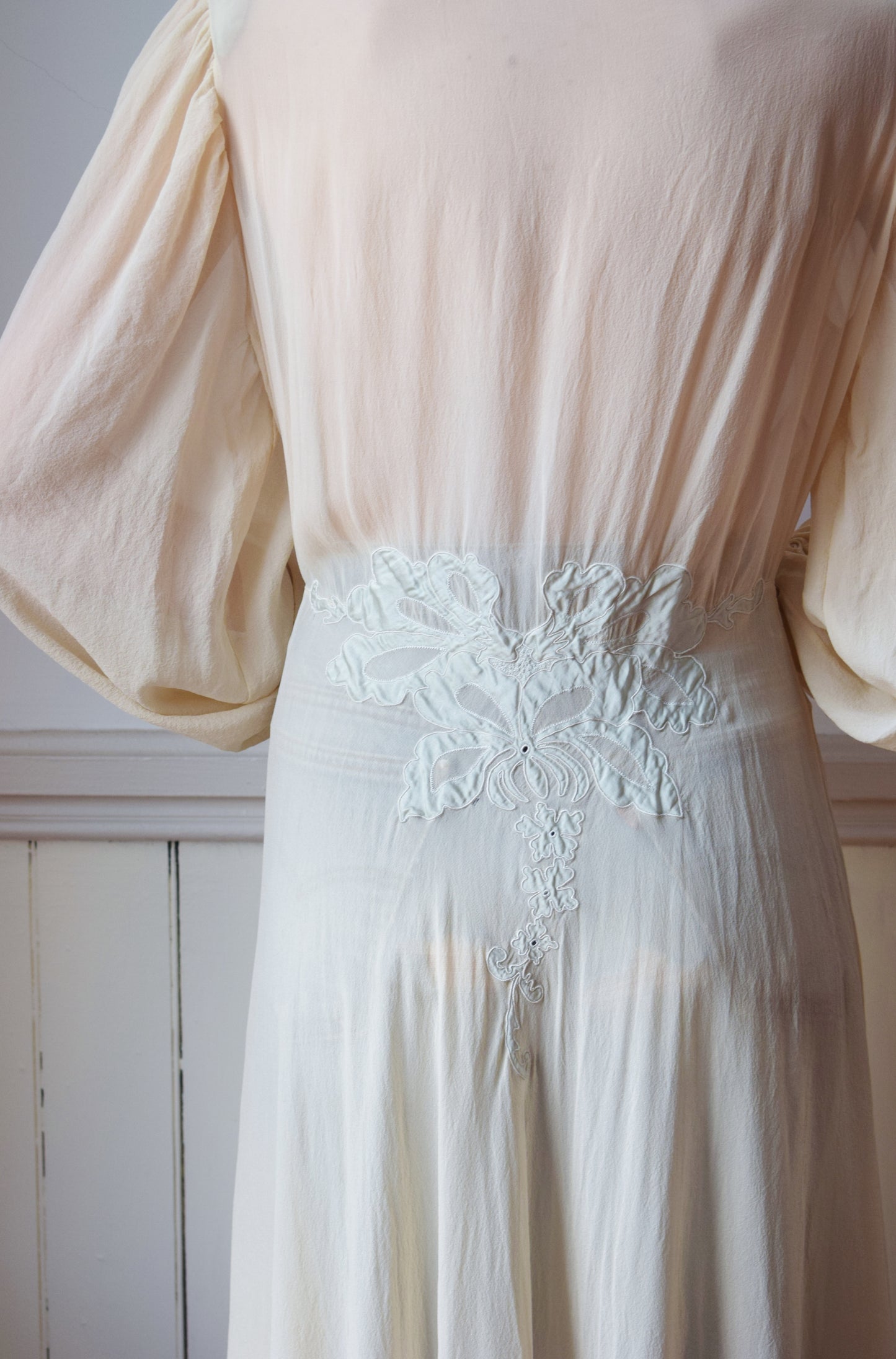 1940s Silk and Lace Dressing Gown | M/L