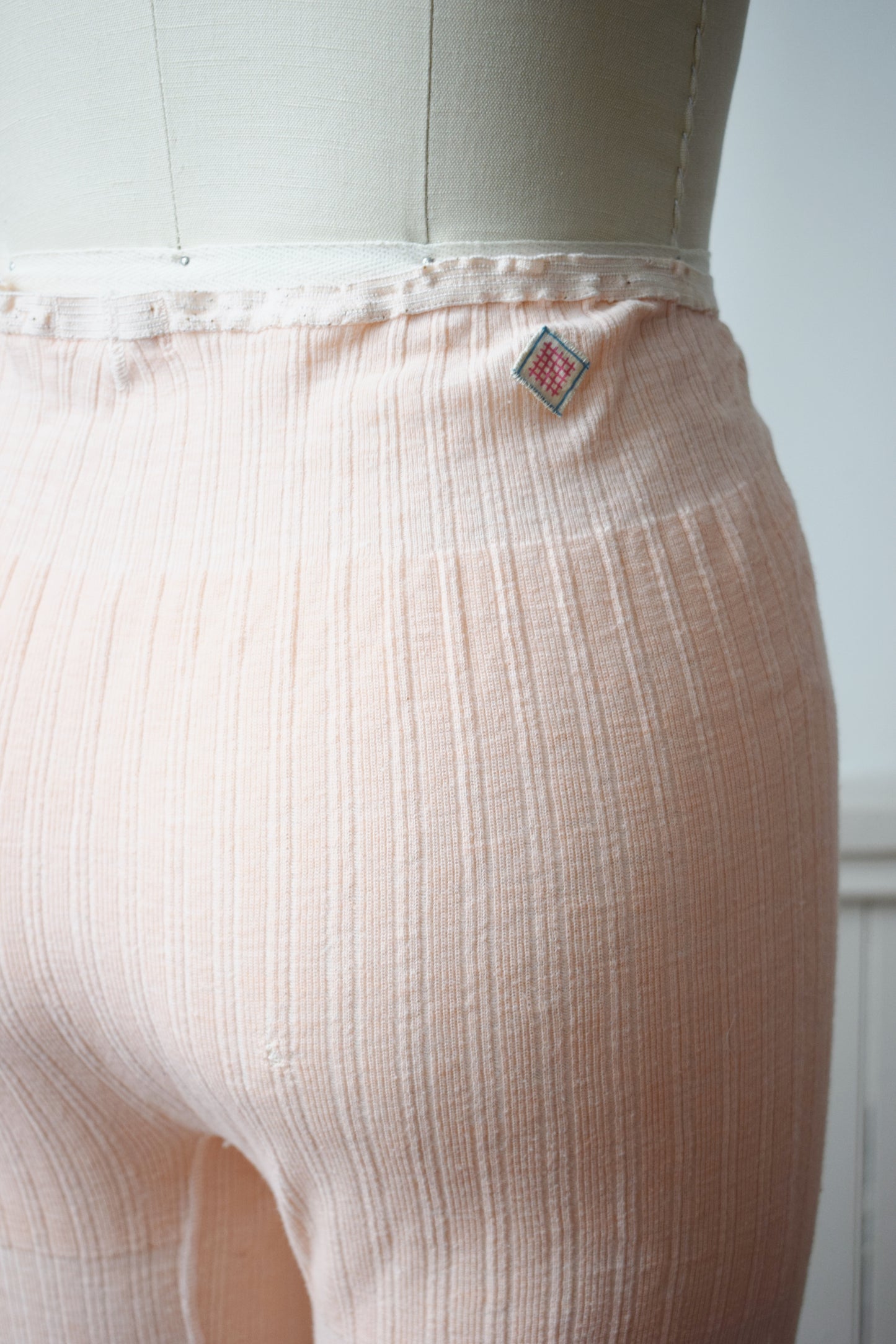 1940s Peachy Pink Knit Shorts by Pilgrim | 2 Patches | XS/S