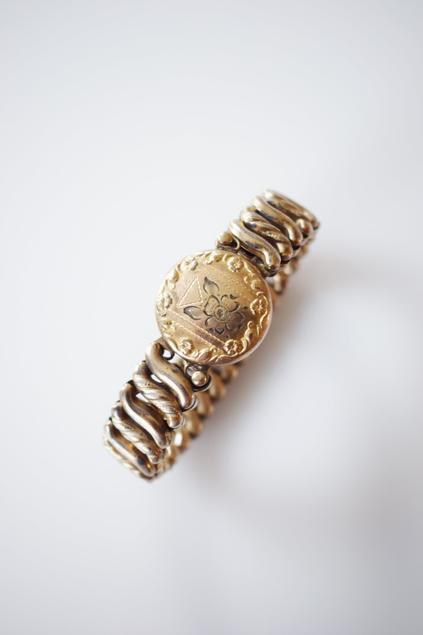 Antique Sweetheart Expansion Bracelet | Round w/ Flower