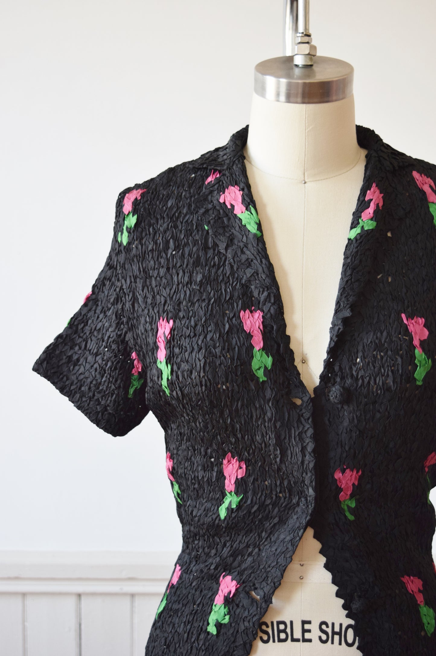 1940s Ribbon Knit Shirt with Floral Design | S