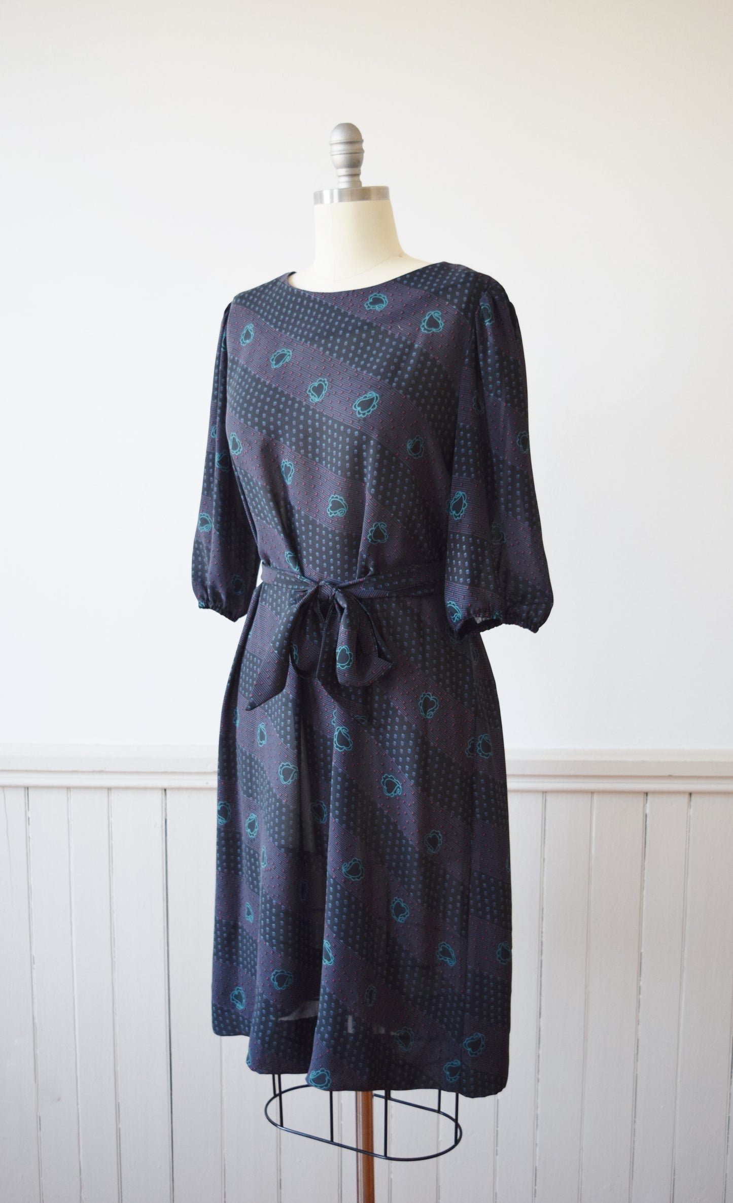 Chiffon Tie Waist Dress in Dark Geo Print | M/L