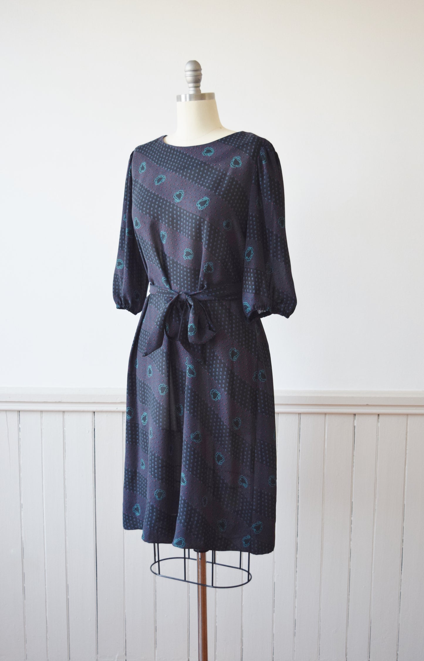 Chiffon Tie Waist Dress in Dark Geo Print | M/L