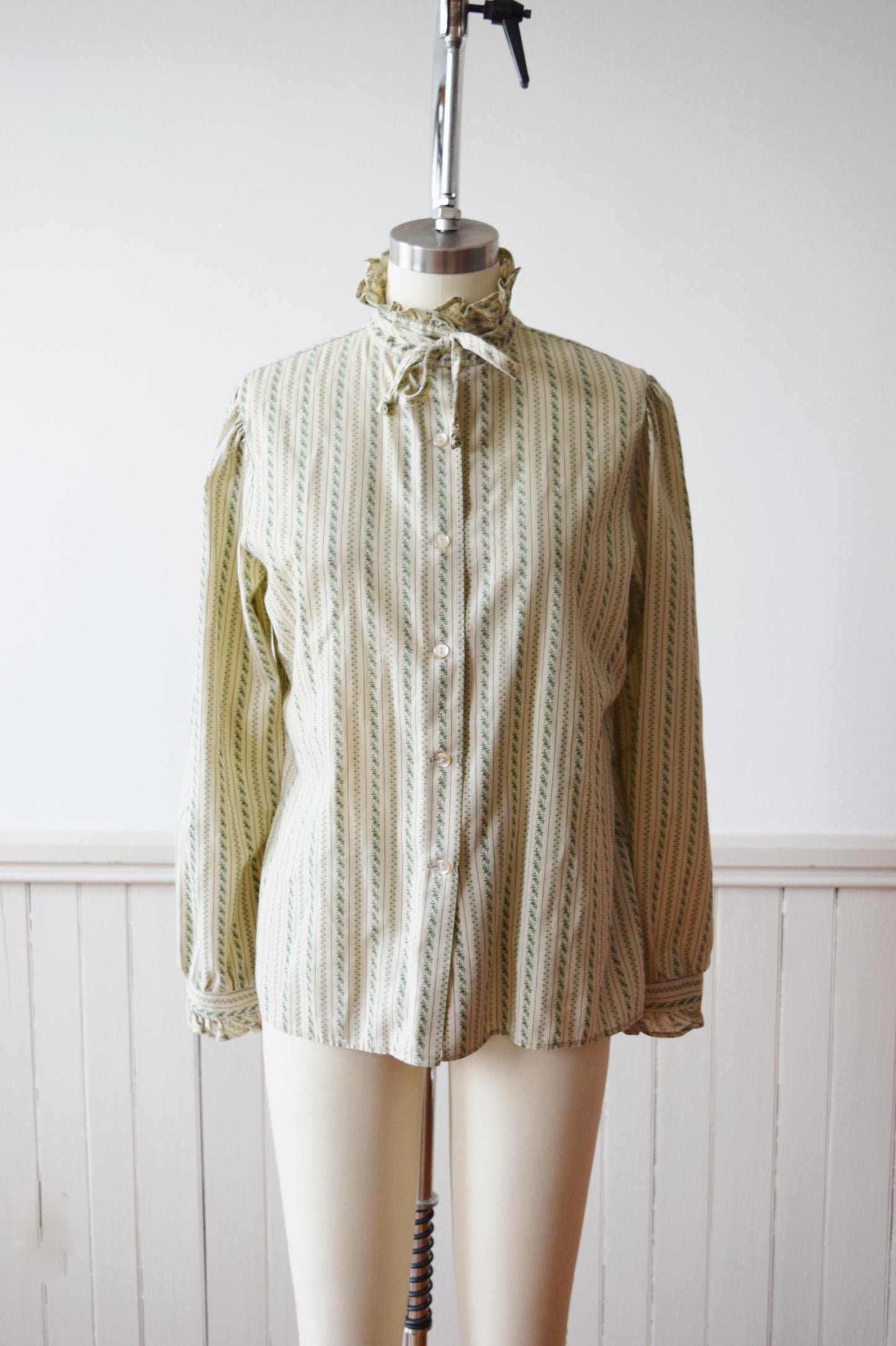 Ruffle Trimmed Blouse | S/M