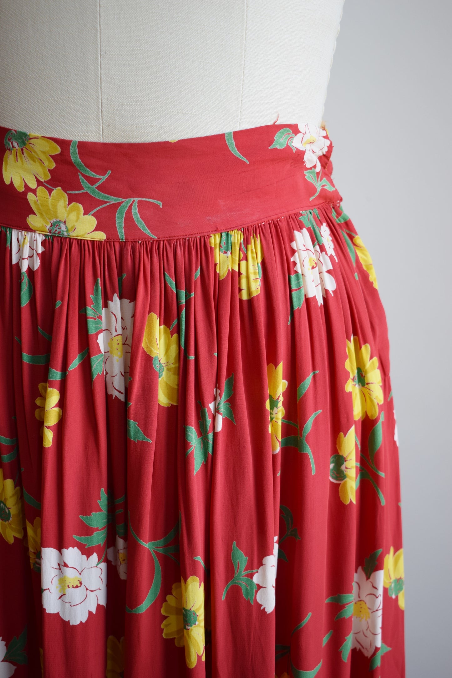 1940s Cold Rayon Floral Print Skirt | XS/S