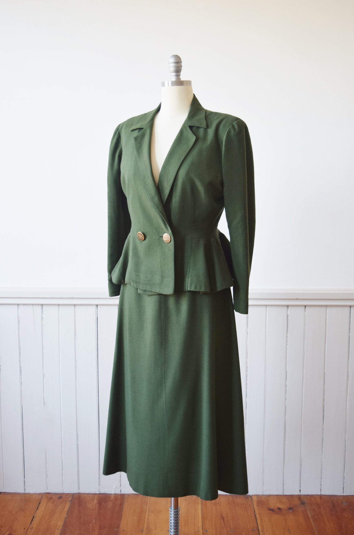 1940s Hunter Green Skirt Suit with Peplum Jacket | S/M
