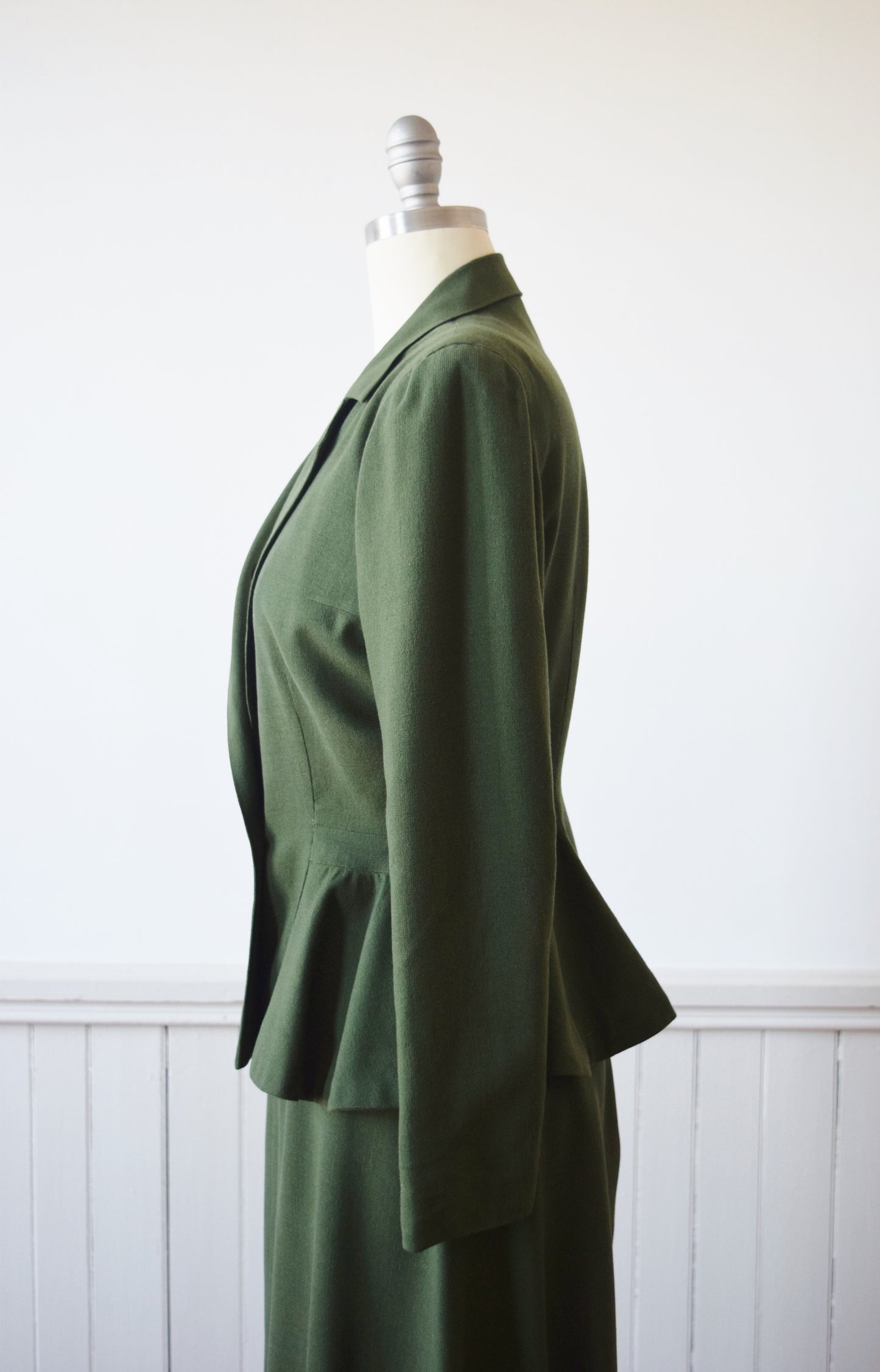 1940s Hunter Green Skirt Suit with Peplum Jacket | S/M