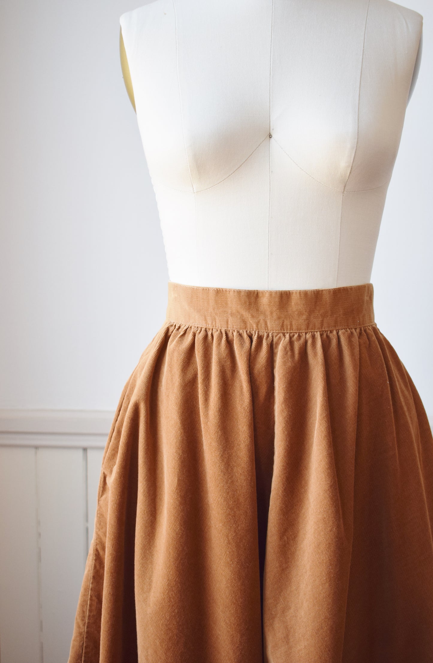 Vintage Classic Corduroy Midi Skirt | XS