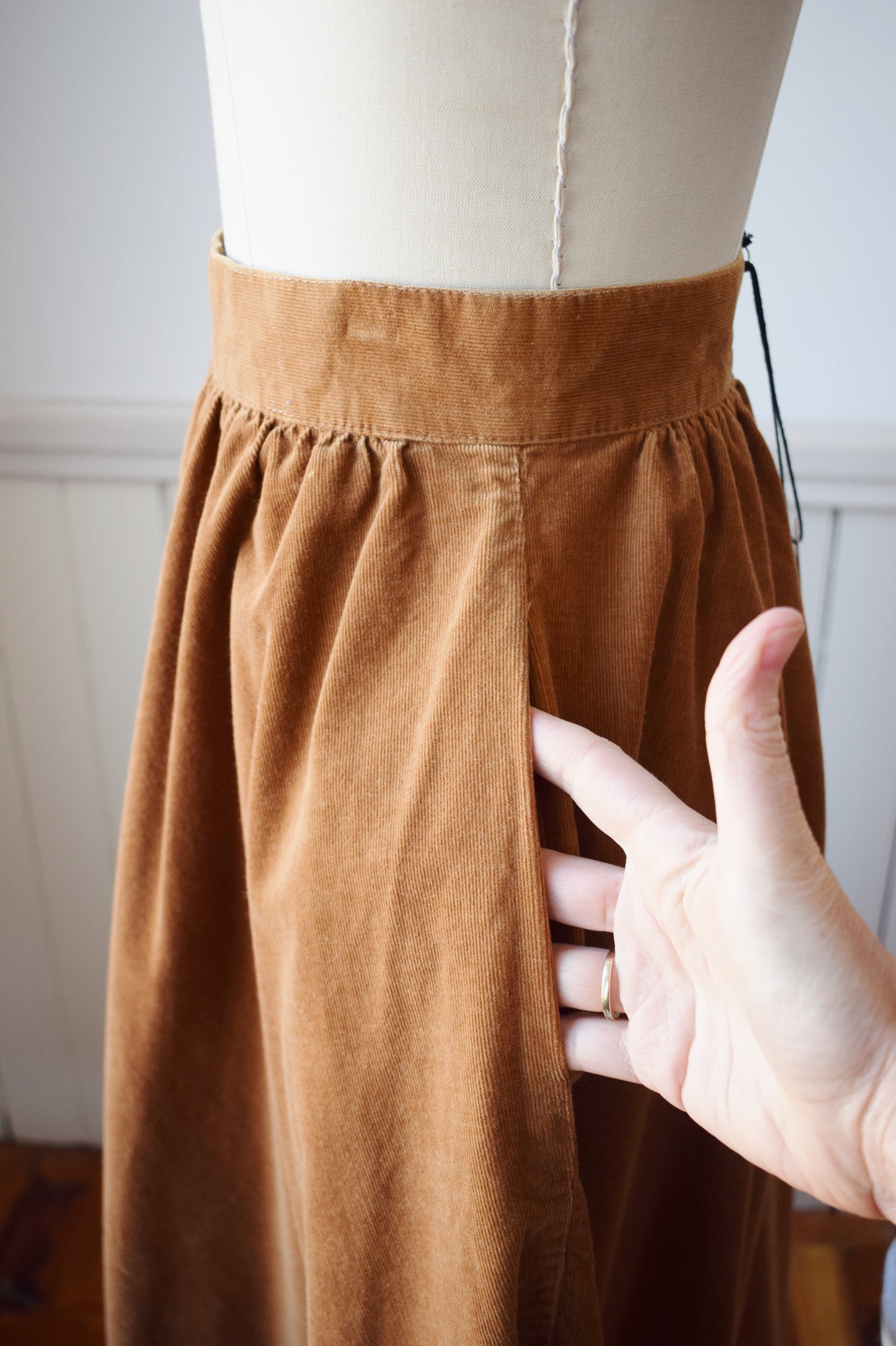 Vintage Classic Corduroy Midi Skirt | XS