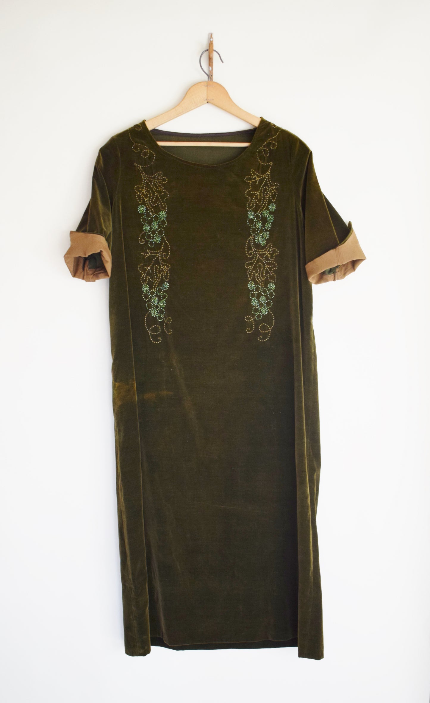 1920s Velveteen Grapevine Dress