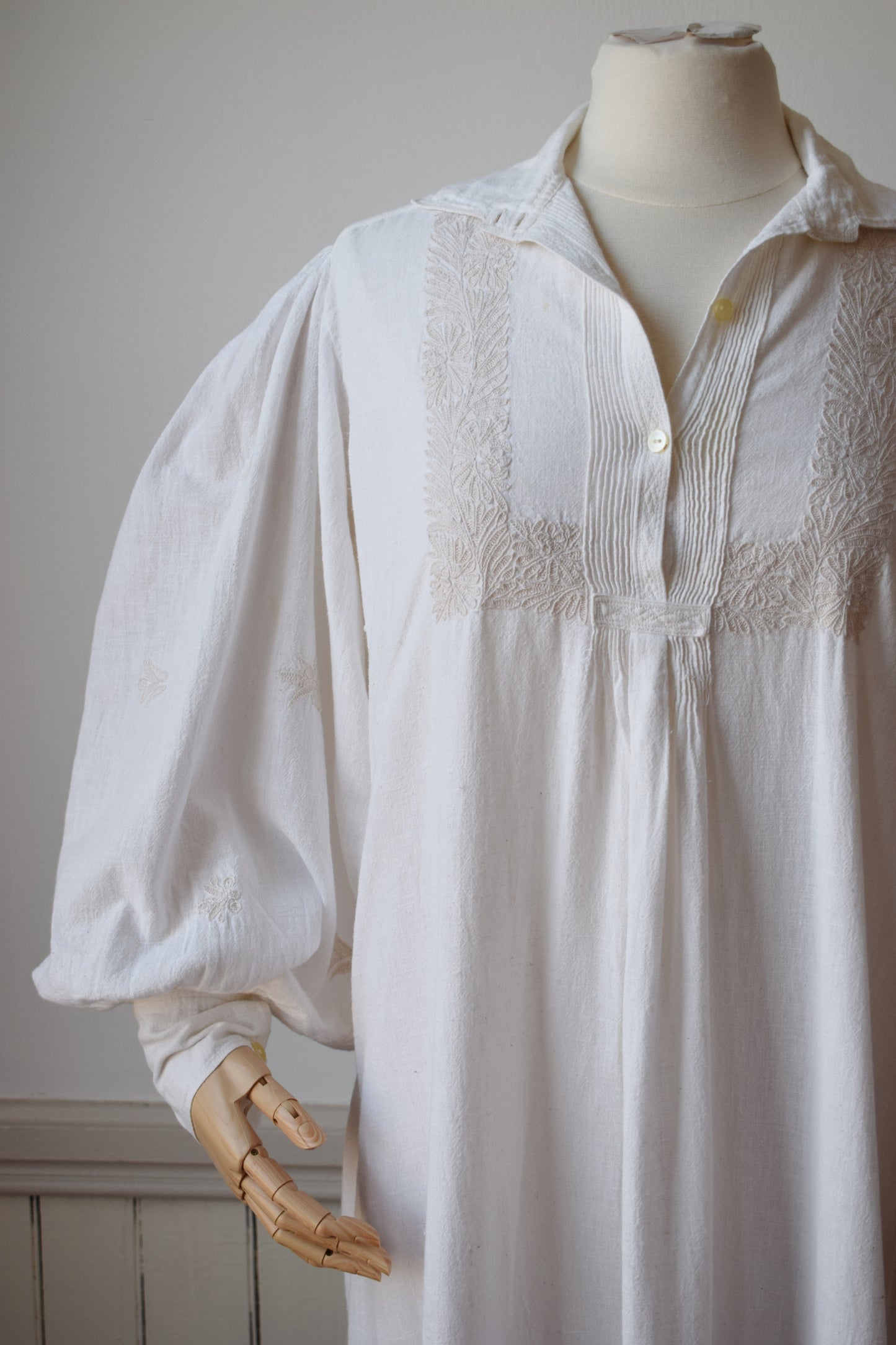 Vintage Embroidered Cotton Dress with Peasant Sleeves | M-L