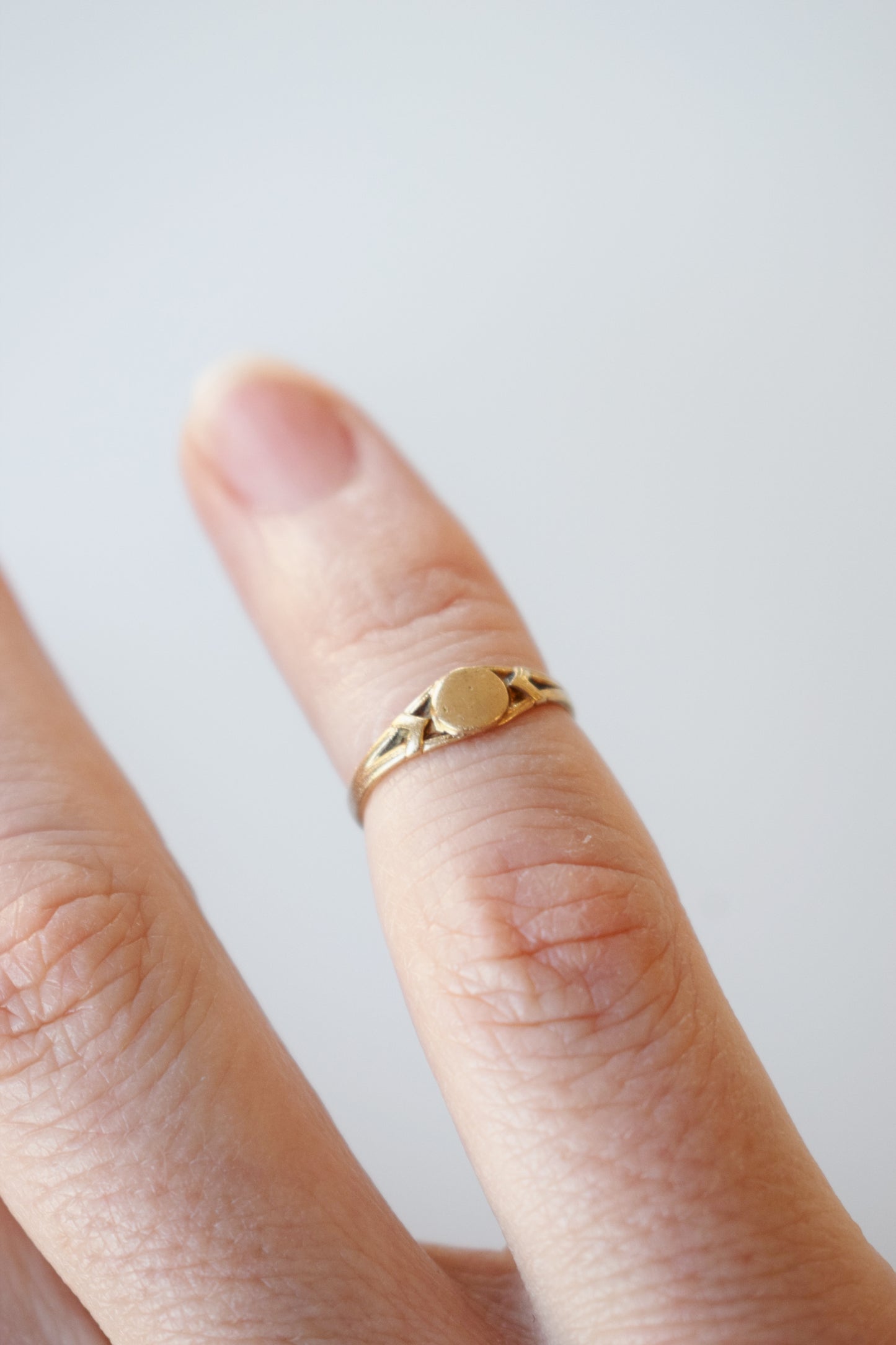 Victorian 10kt Gold Signet Pinky Ring | Charm