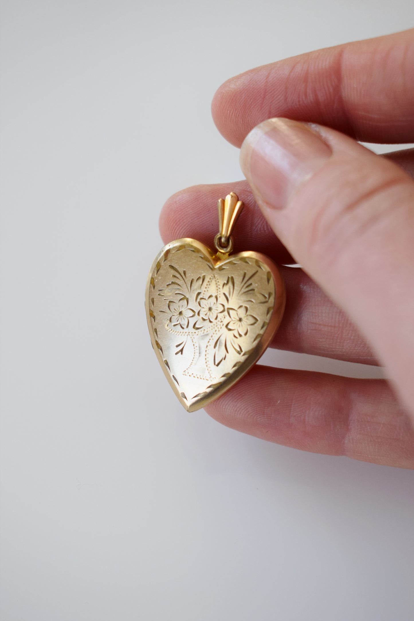 Vintage 12kt Gold Fill Heart Shaped Locket | Basket of Flowers