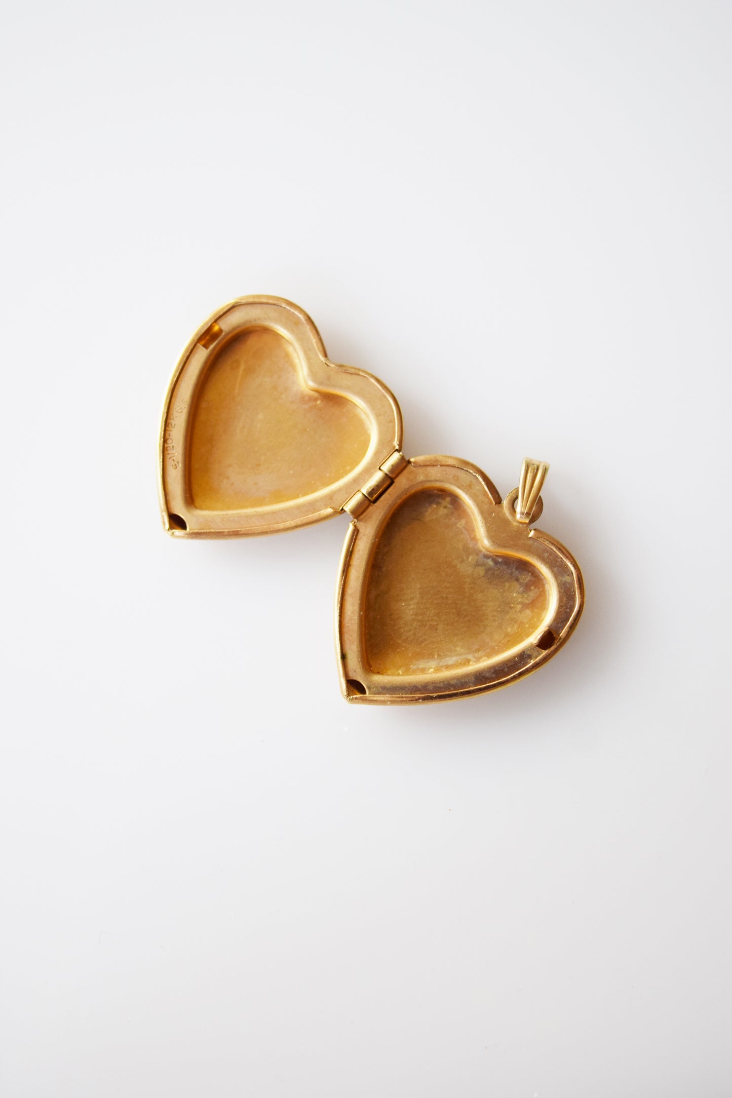 Vintage Heart Shaped Locket | Double Flower Tendrils
