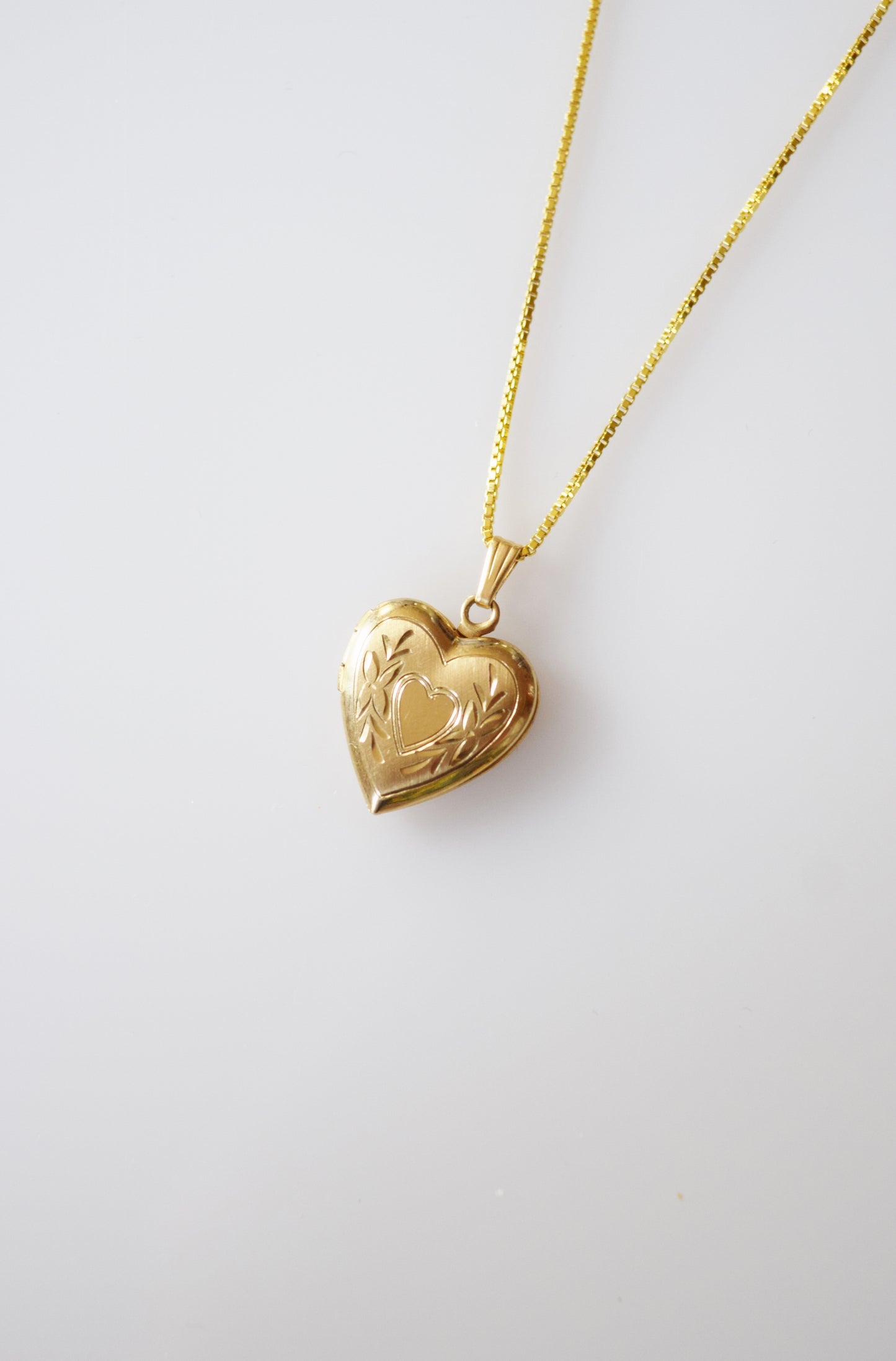 Petite Vintage Heart Shaped Locket | Heart Center