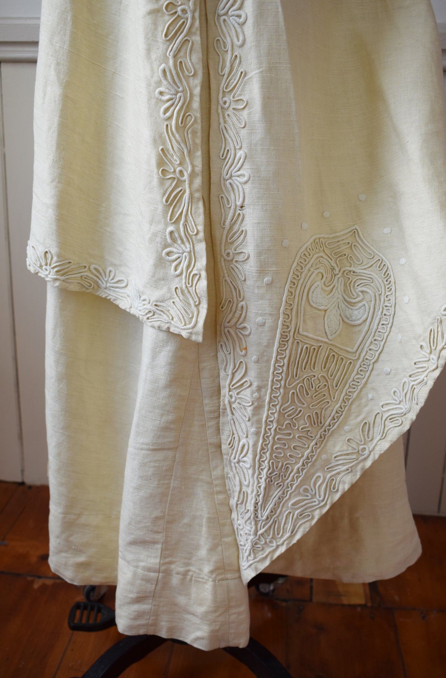 Antique Linen Lawn Dress with Arts & Crafts Embroidery | M