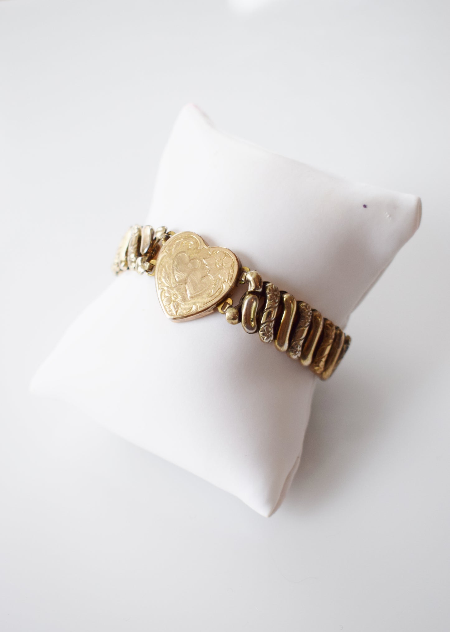 1940s Expandable Gold Sweetheart Bracelet | Double Heart