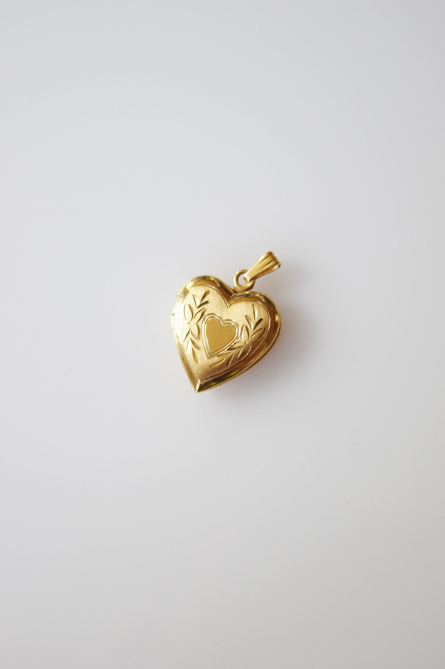 Petite Vintage Heart Shaped Locket | Heart Center