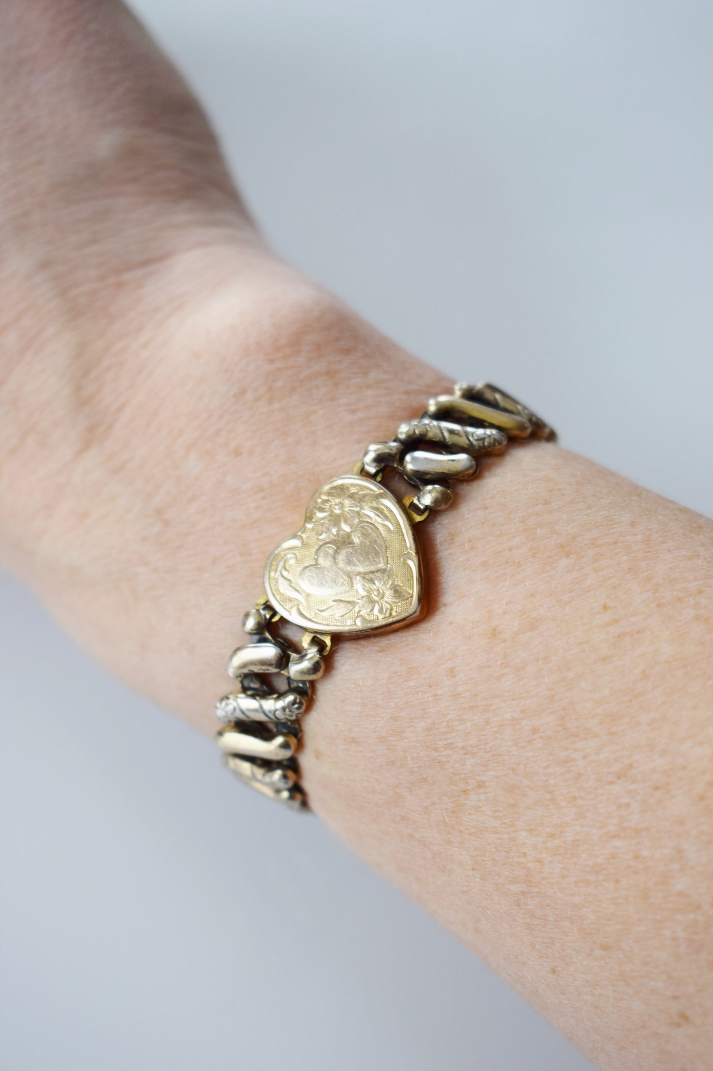1940s Expandable Gold Sweetheart Bracelet | Double Heart