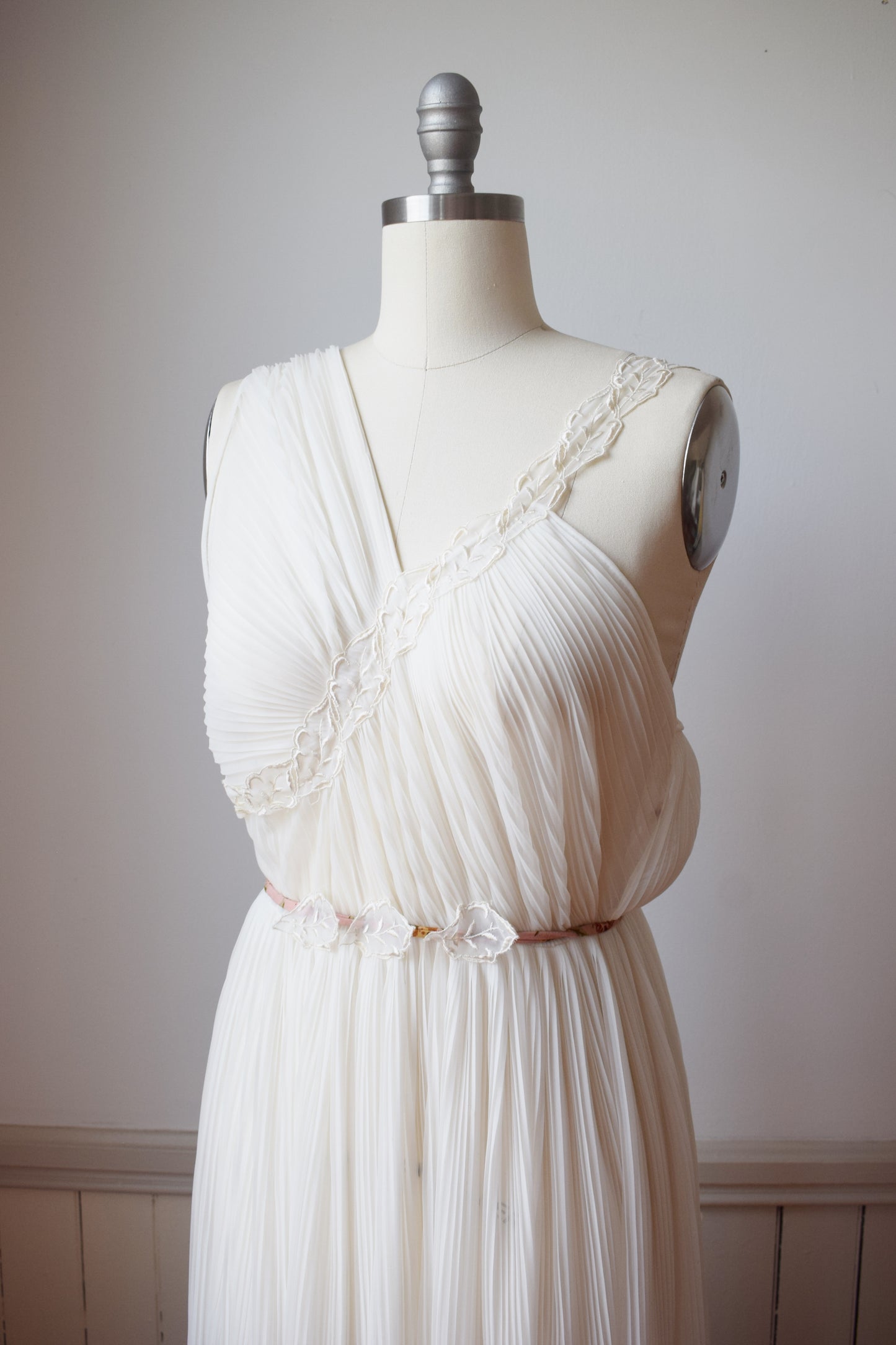 60s/70s Plisse Pleated Goddess Gown | M/L