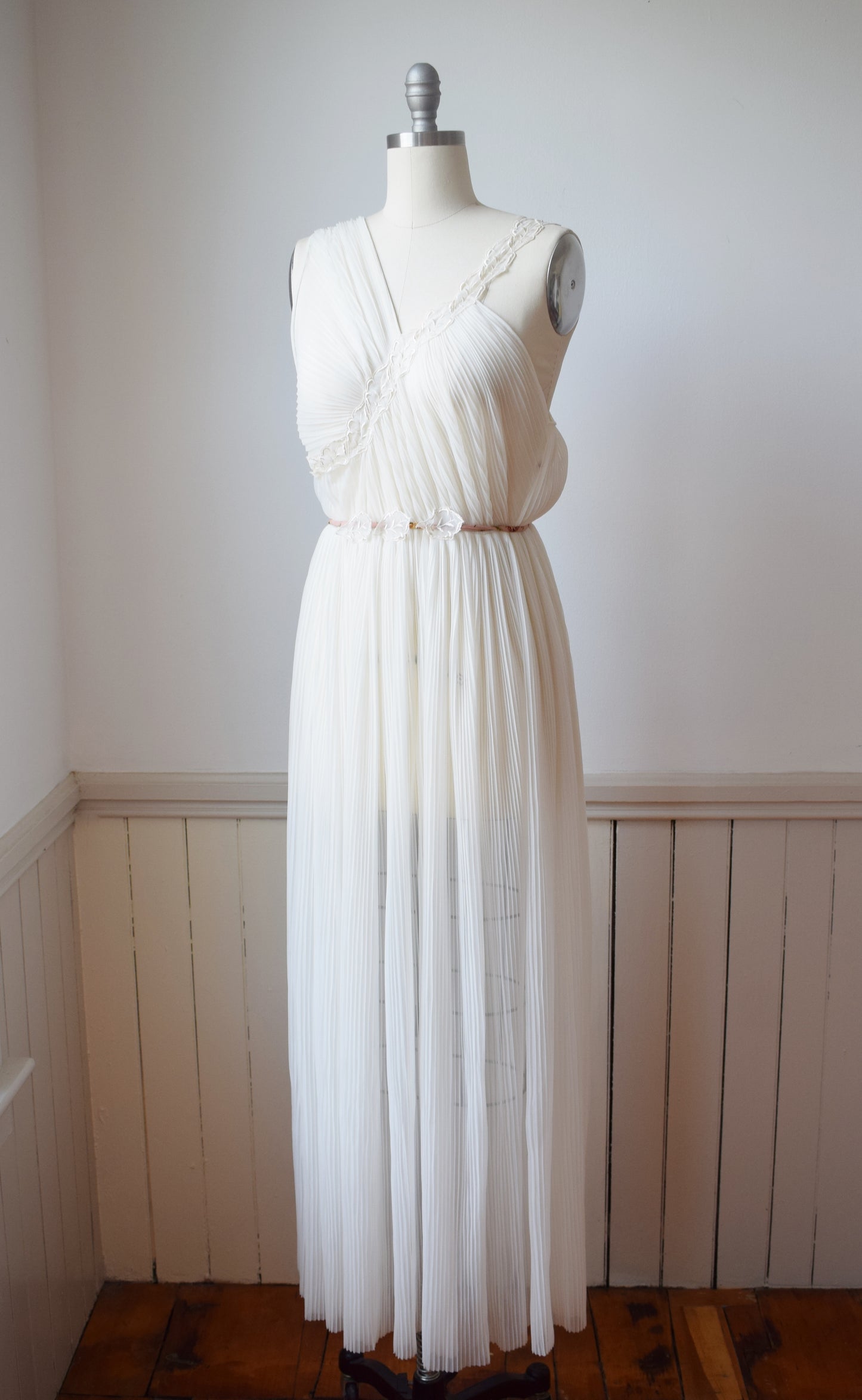 60s/70s Plisse Pleated Goddess Gown | M/L