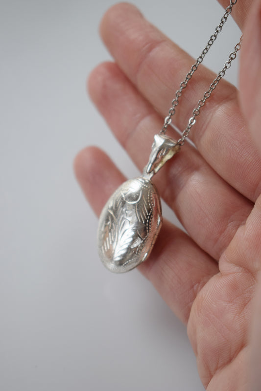 Vintage Sterling Silver Etched Oval Locket