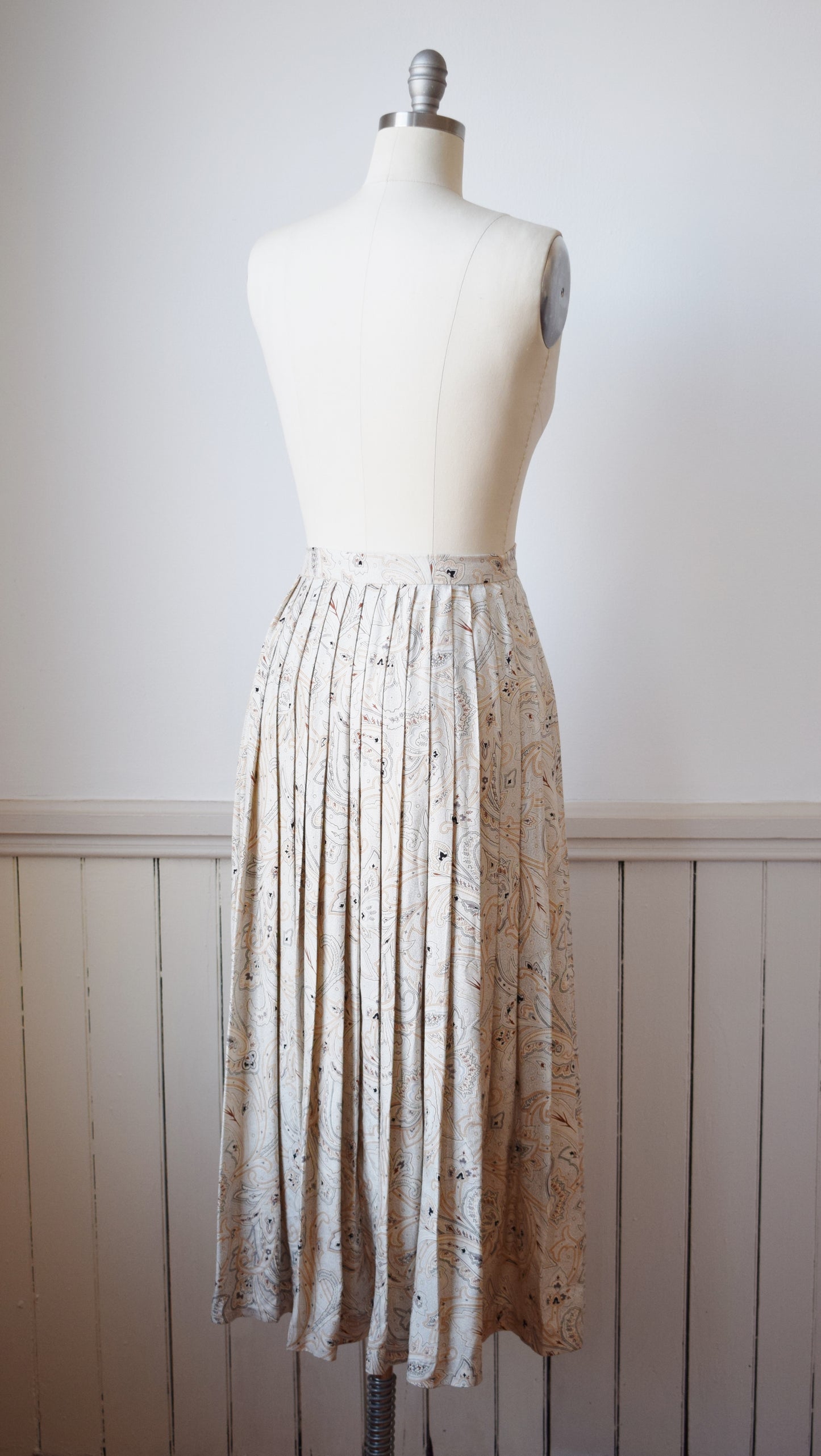 1990s Pleated Silk Paisley Skirt | M