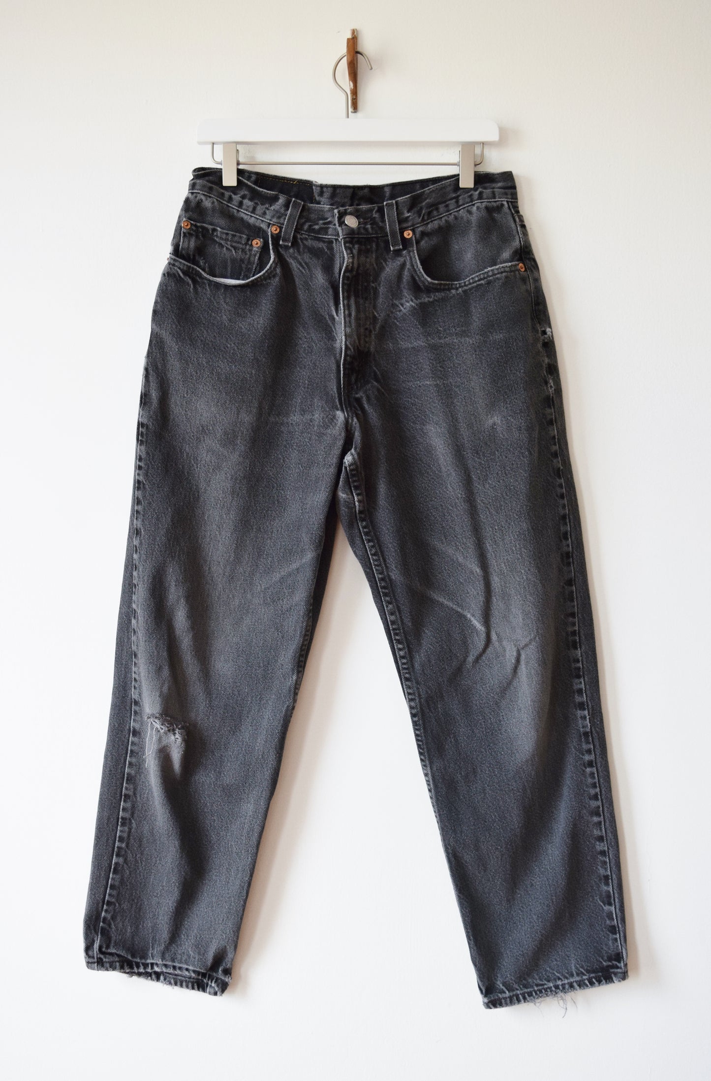 Vintage Levi’s 550s in Faded Black | 32” W