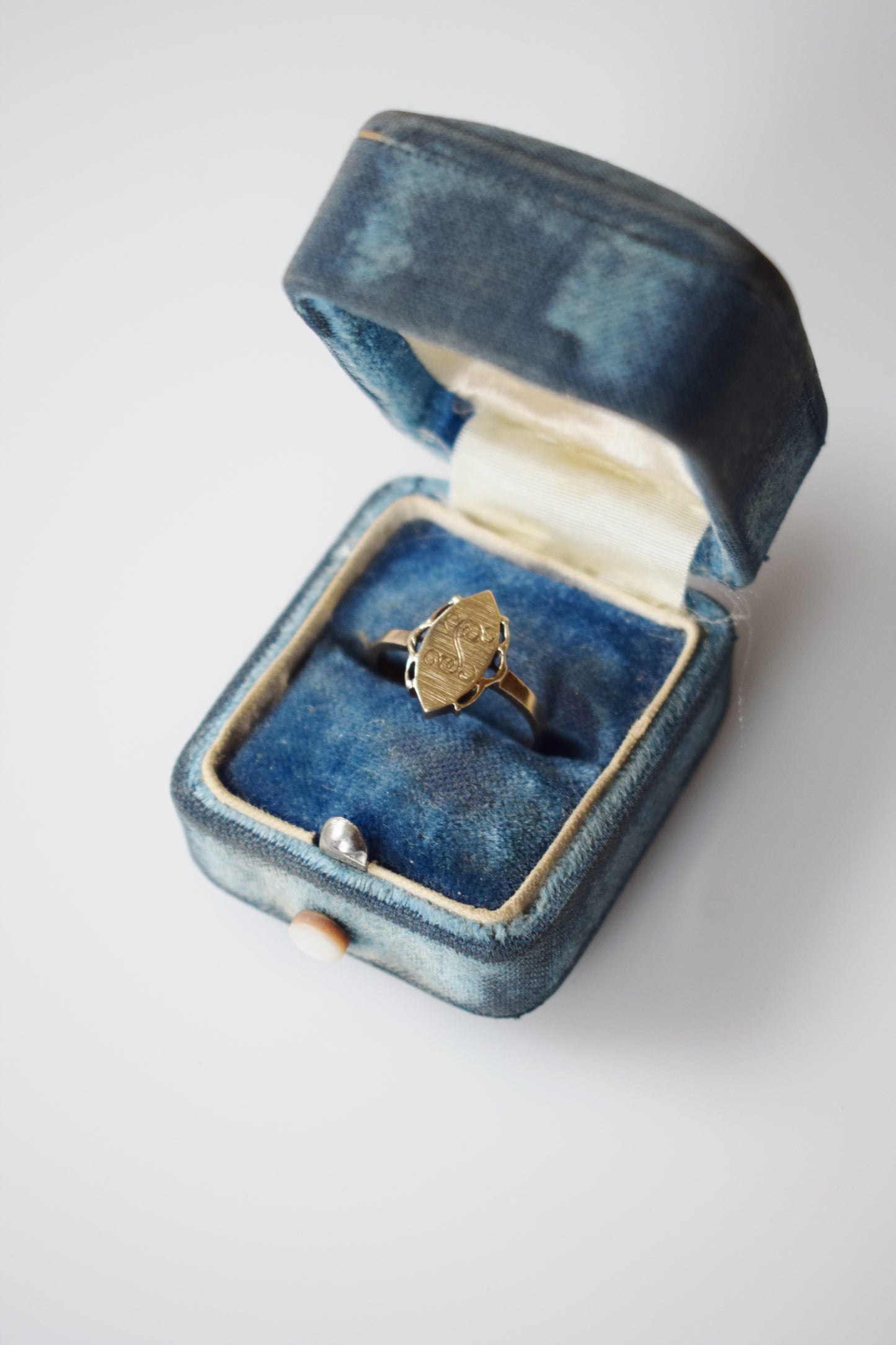 Vintage 10kt Gold Deco "S" Signet Ring | 5.75